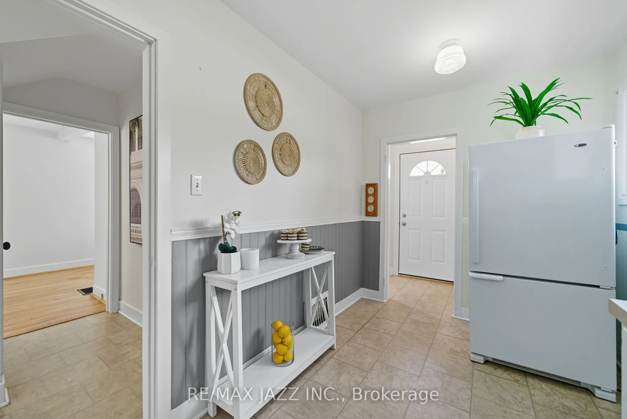 45 Kent Street E