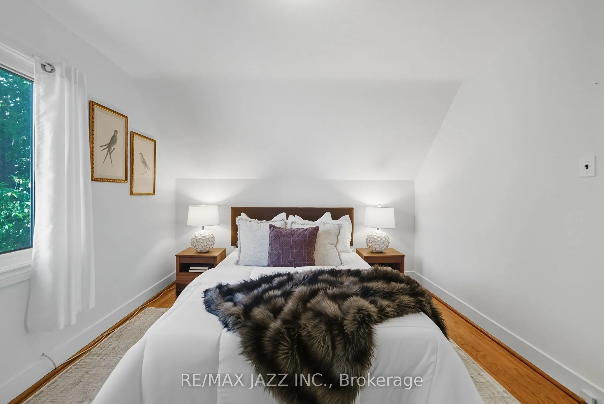 45 Kent Street E
