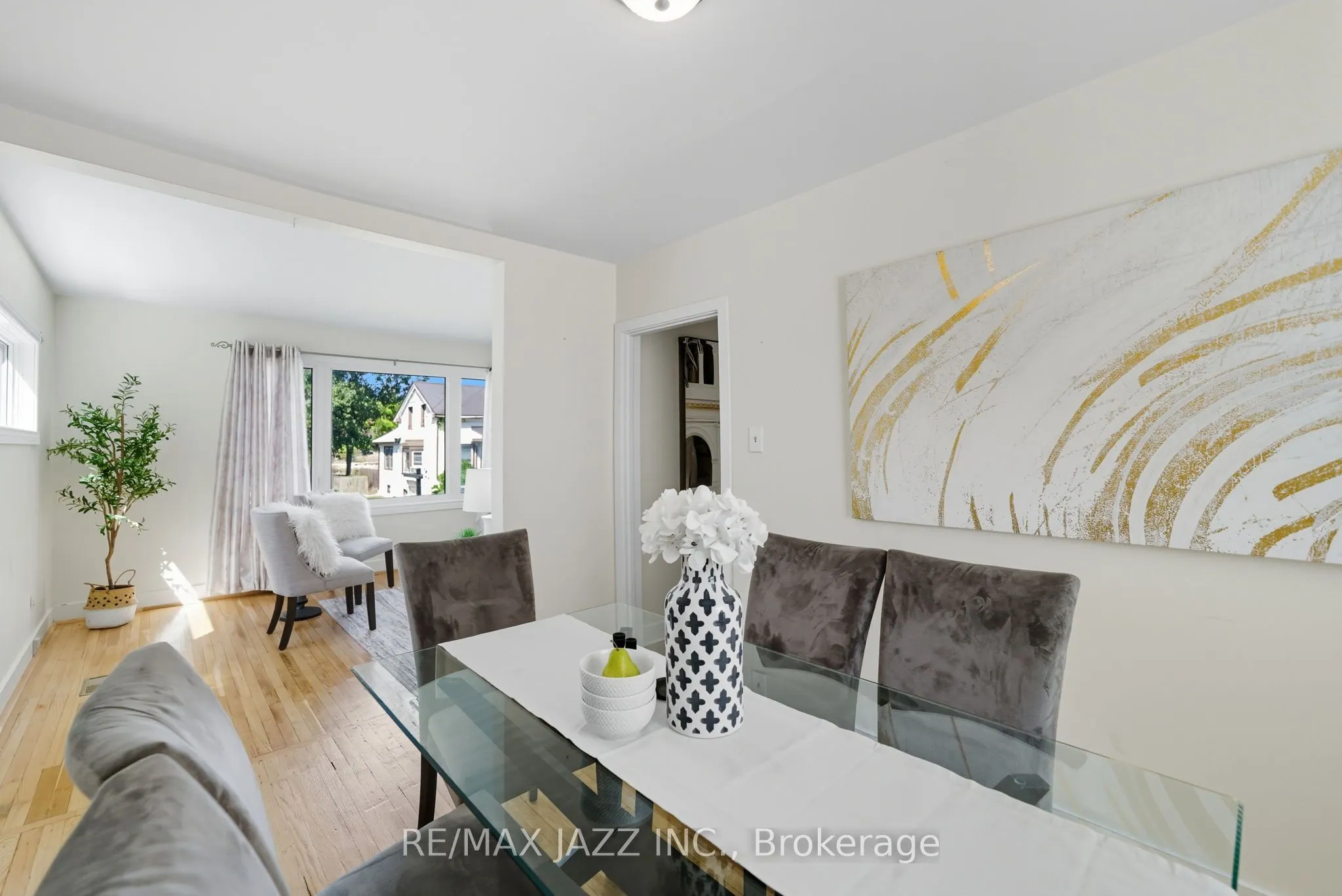 45 Kent Street E