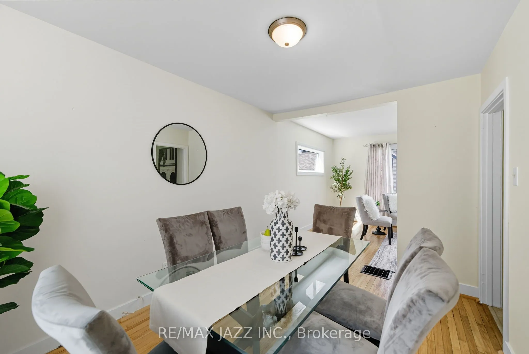 45 Kent Street E