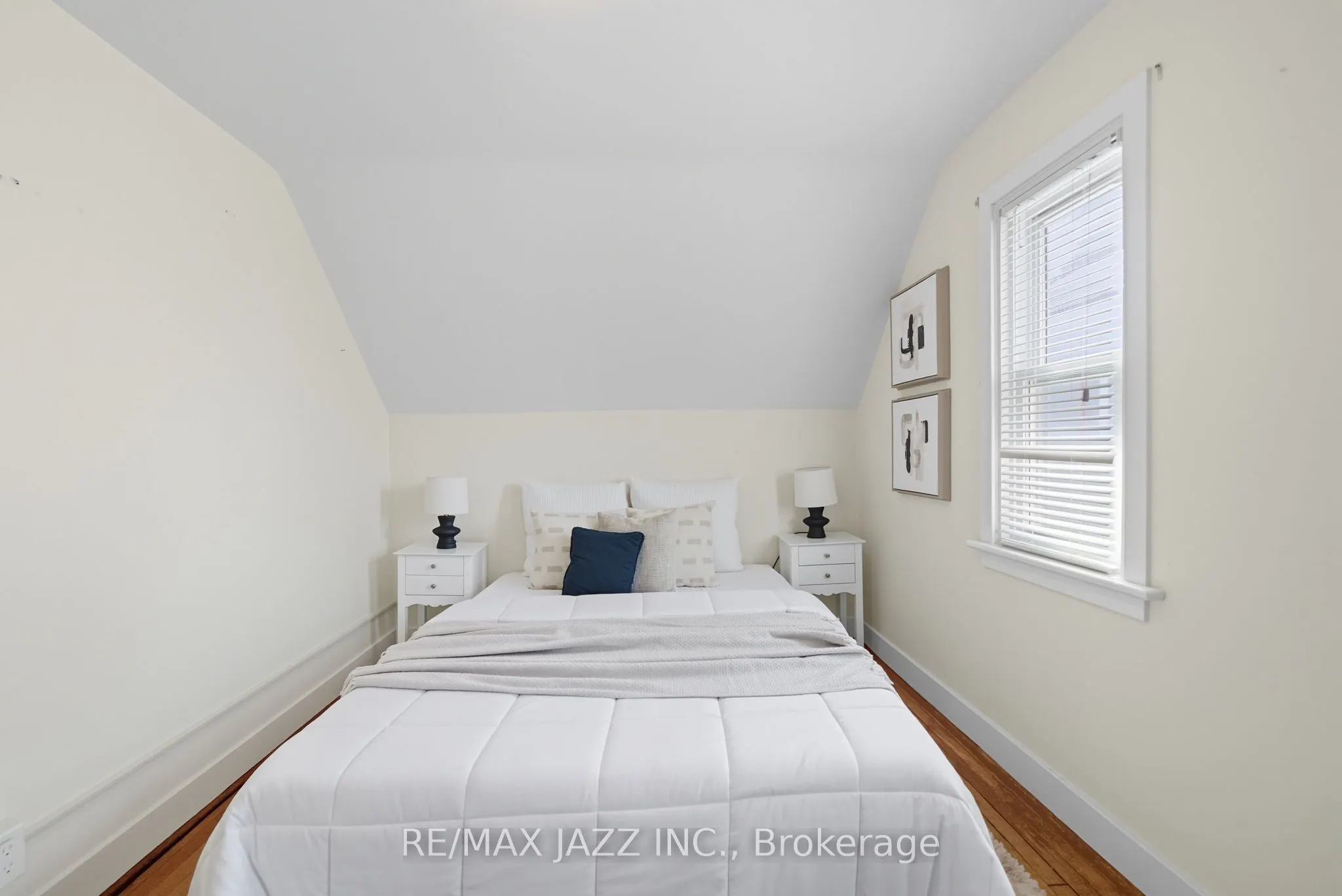 45 Kent Street E