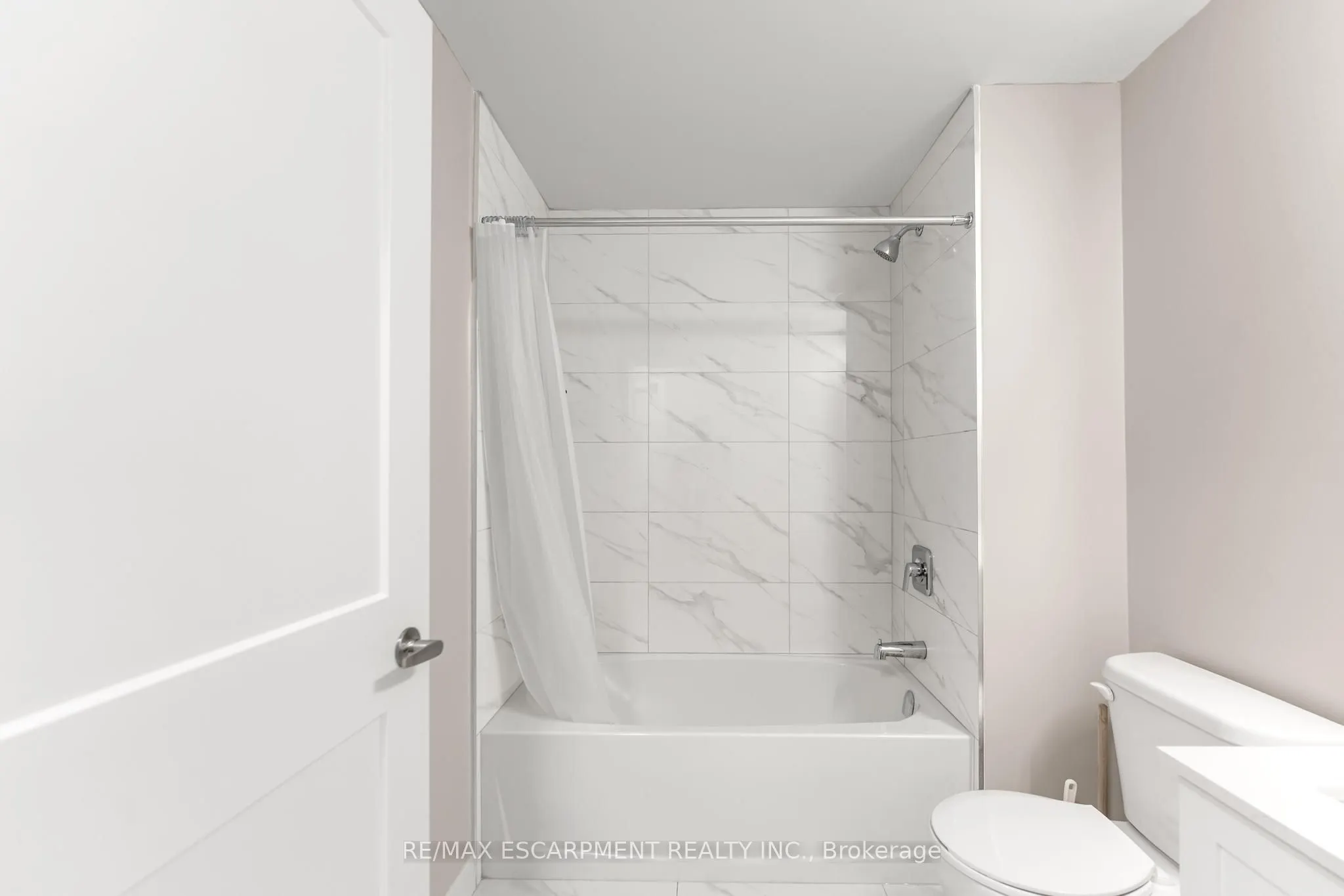15 Queen Street S, #1210
