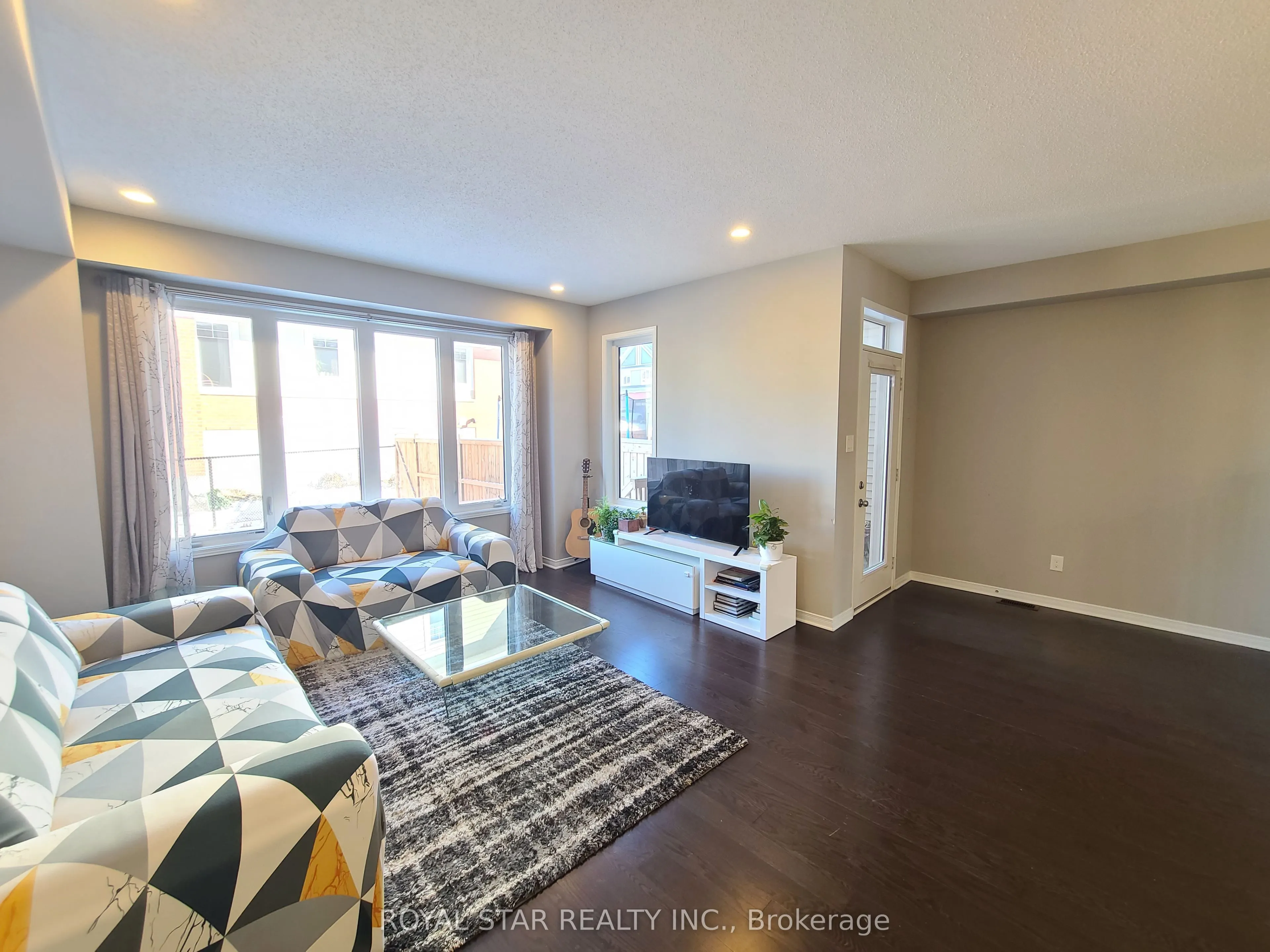 651 GABRIOLA Way