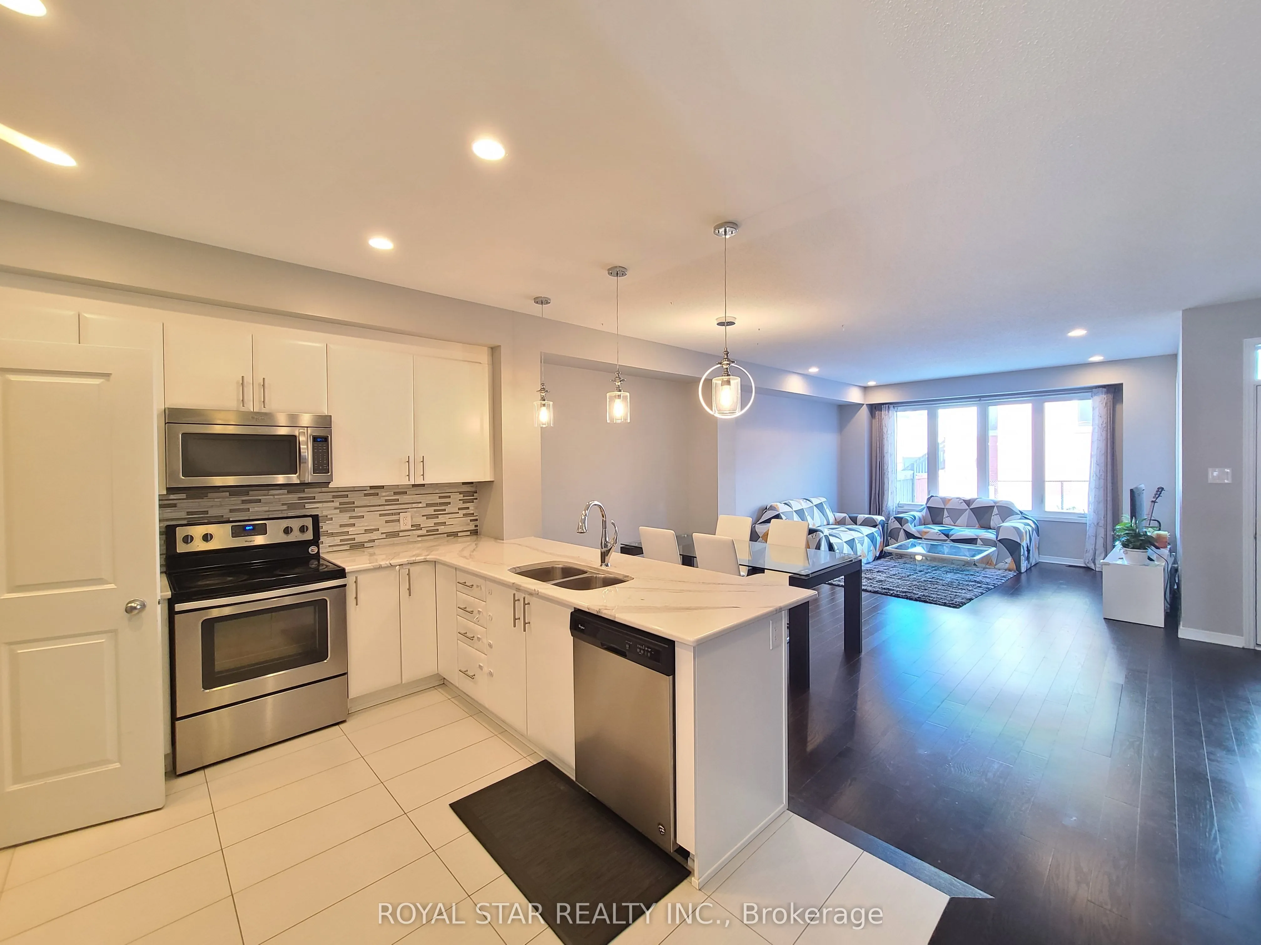 651 GABRIOLA Way