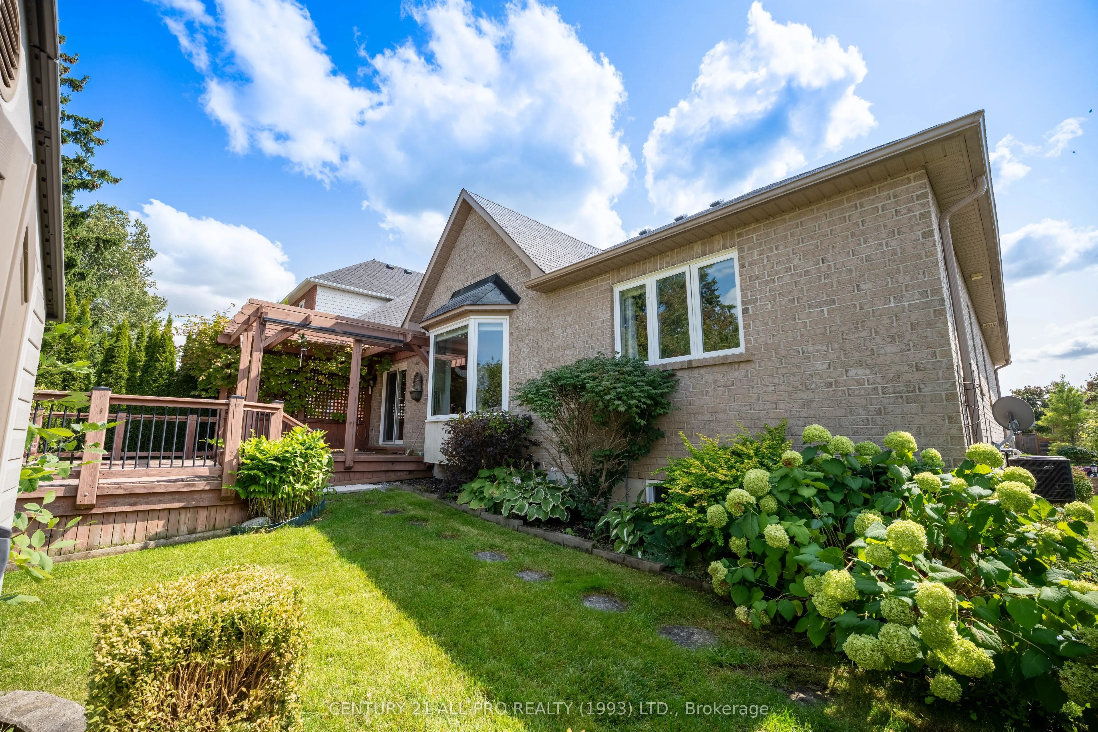 10 Ellis Crescent