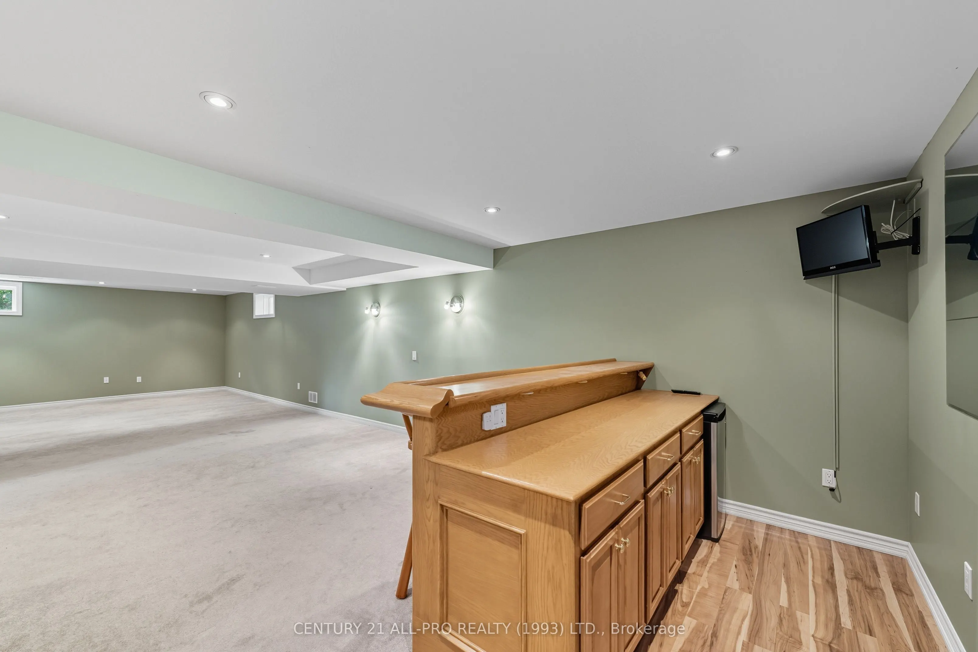 10 Ellis Crescent