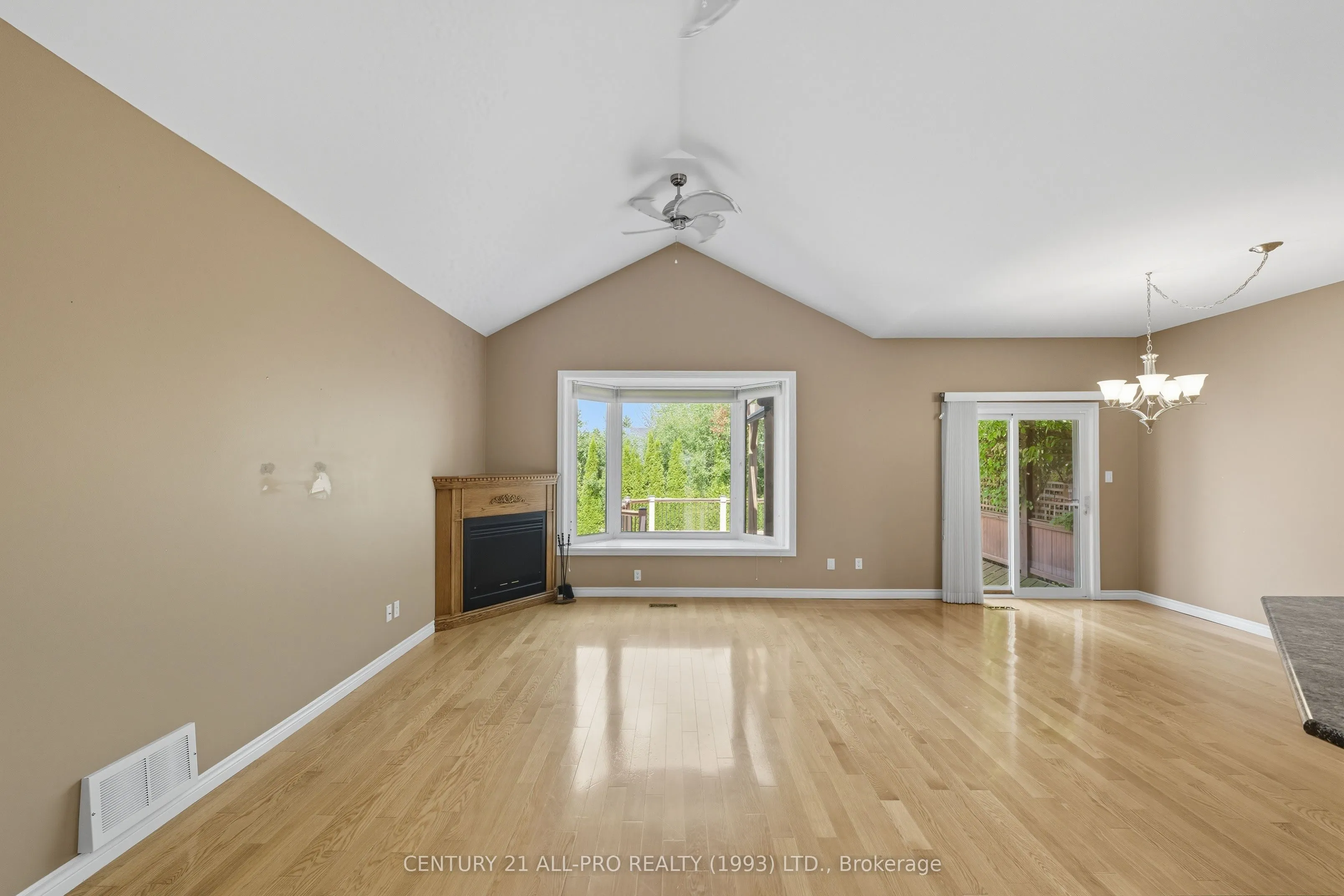 10 Ellis Crescent