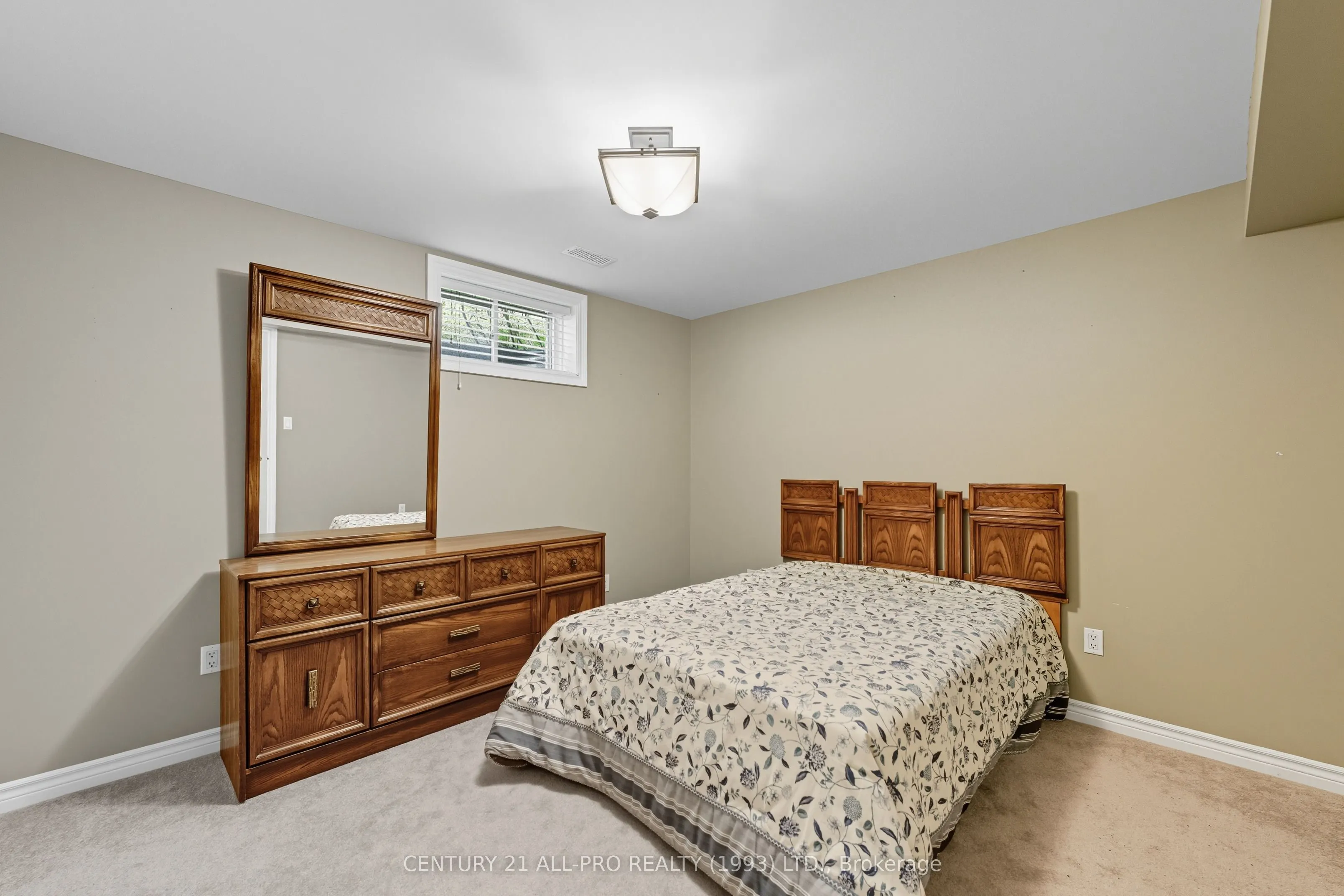 10 Ellis Crescent