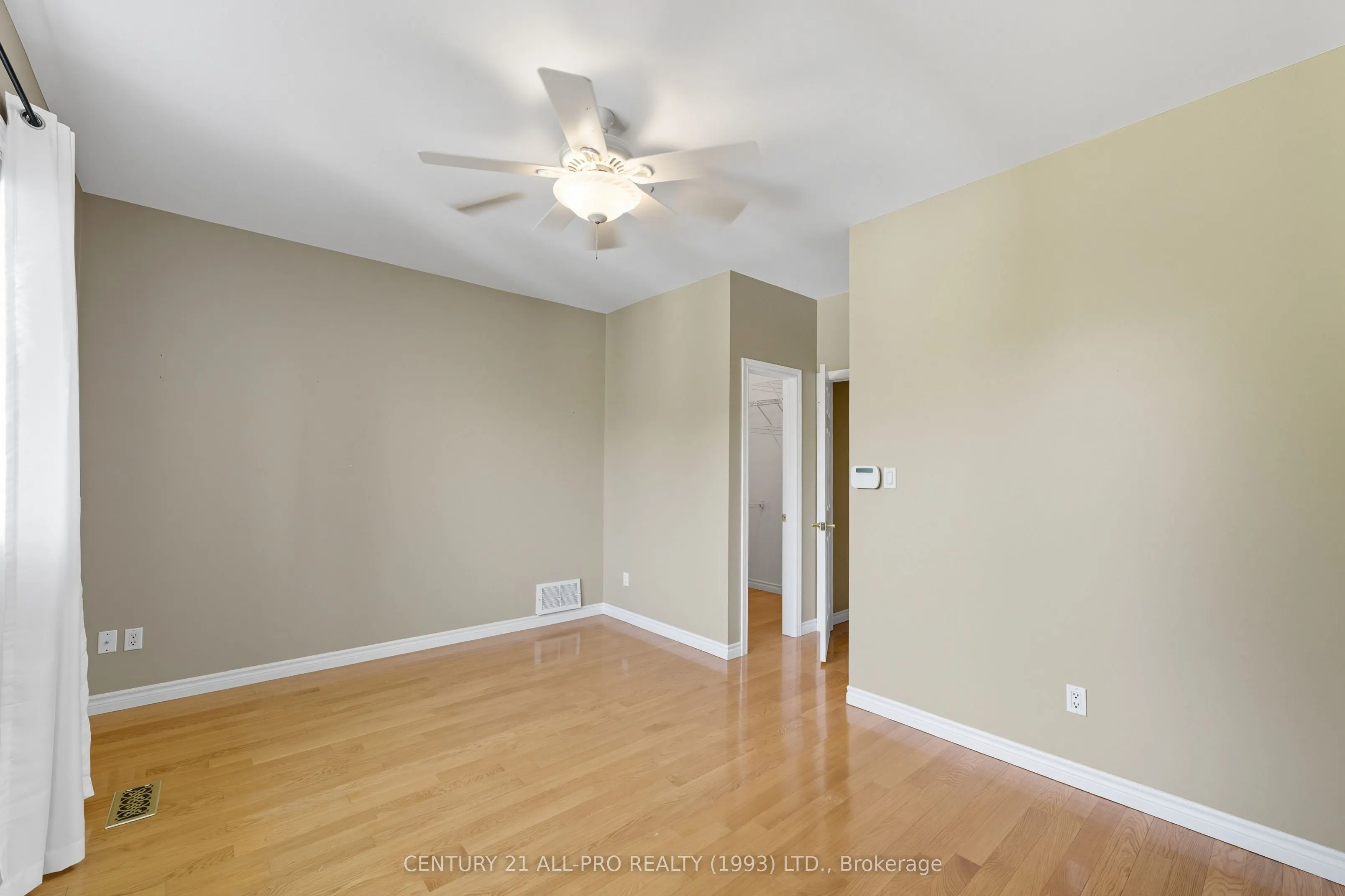 10 Ellis Crescent