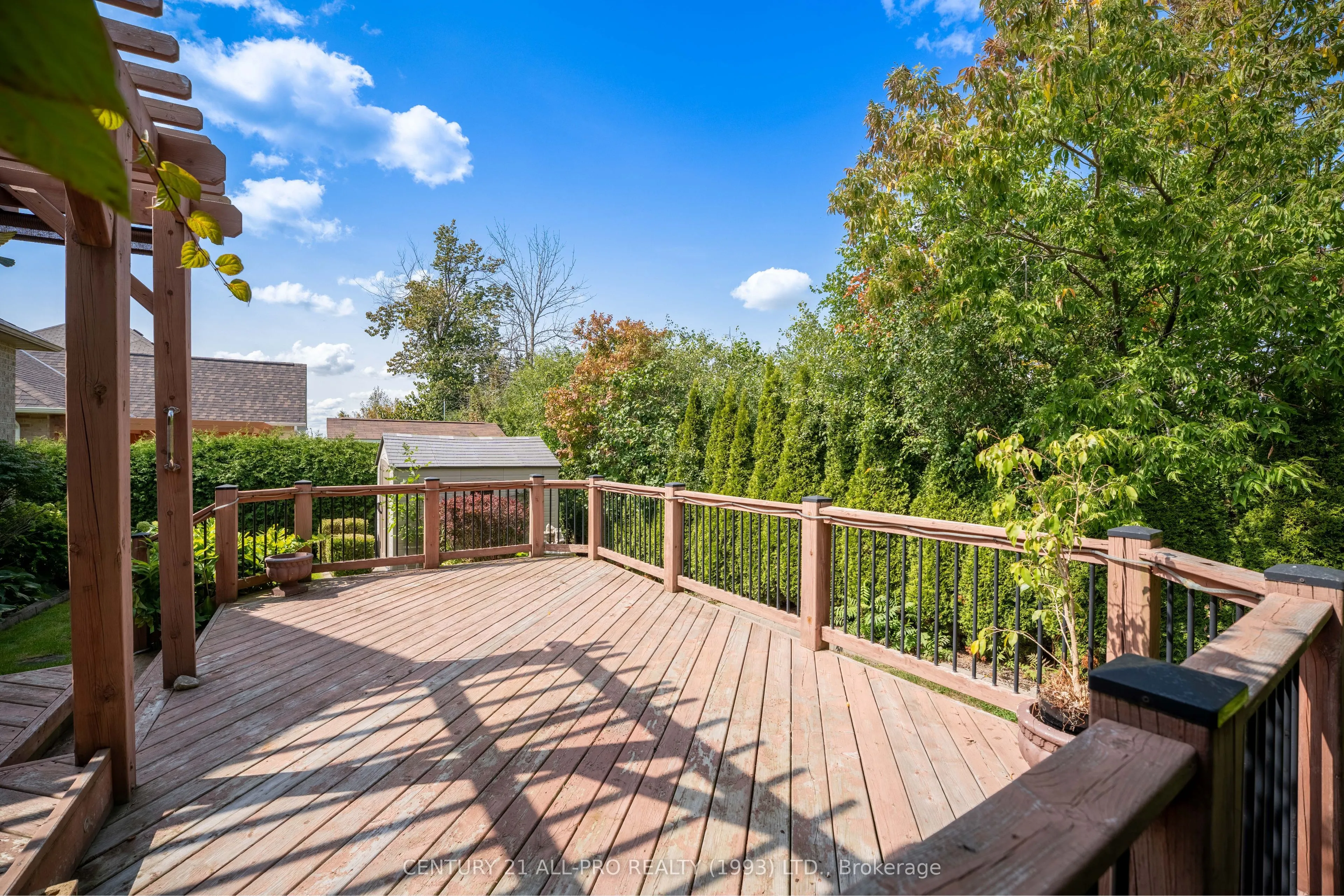 10 Ellis Crescent