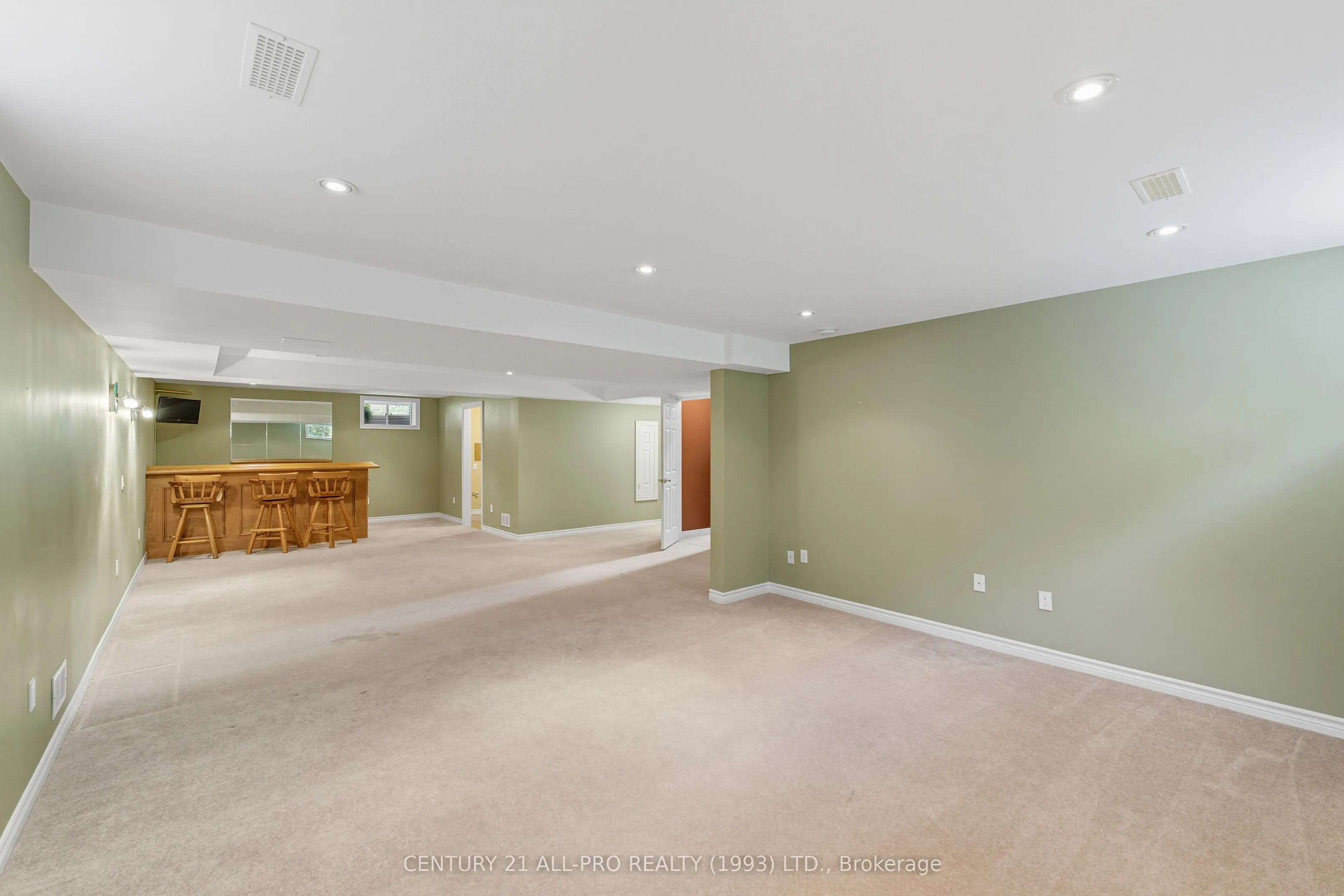 10 Ellis Crescent