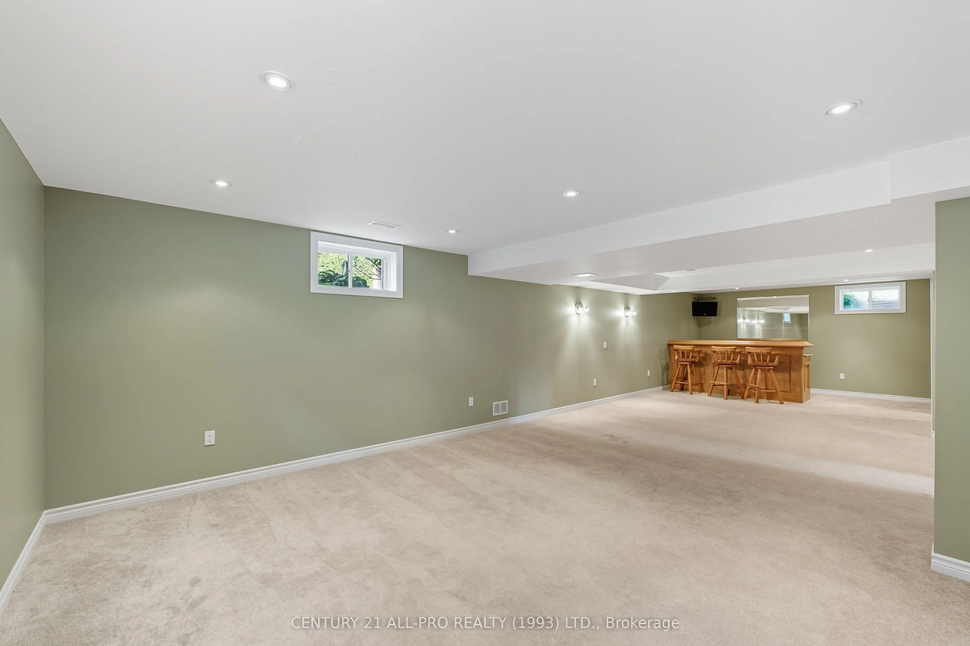10 Ellis Crescent