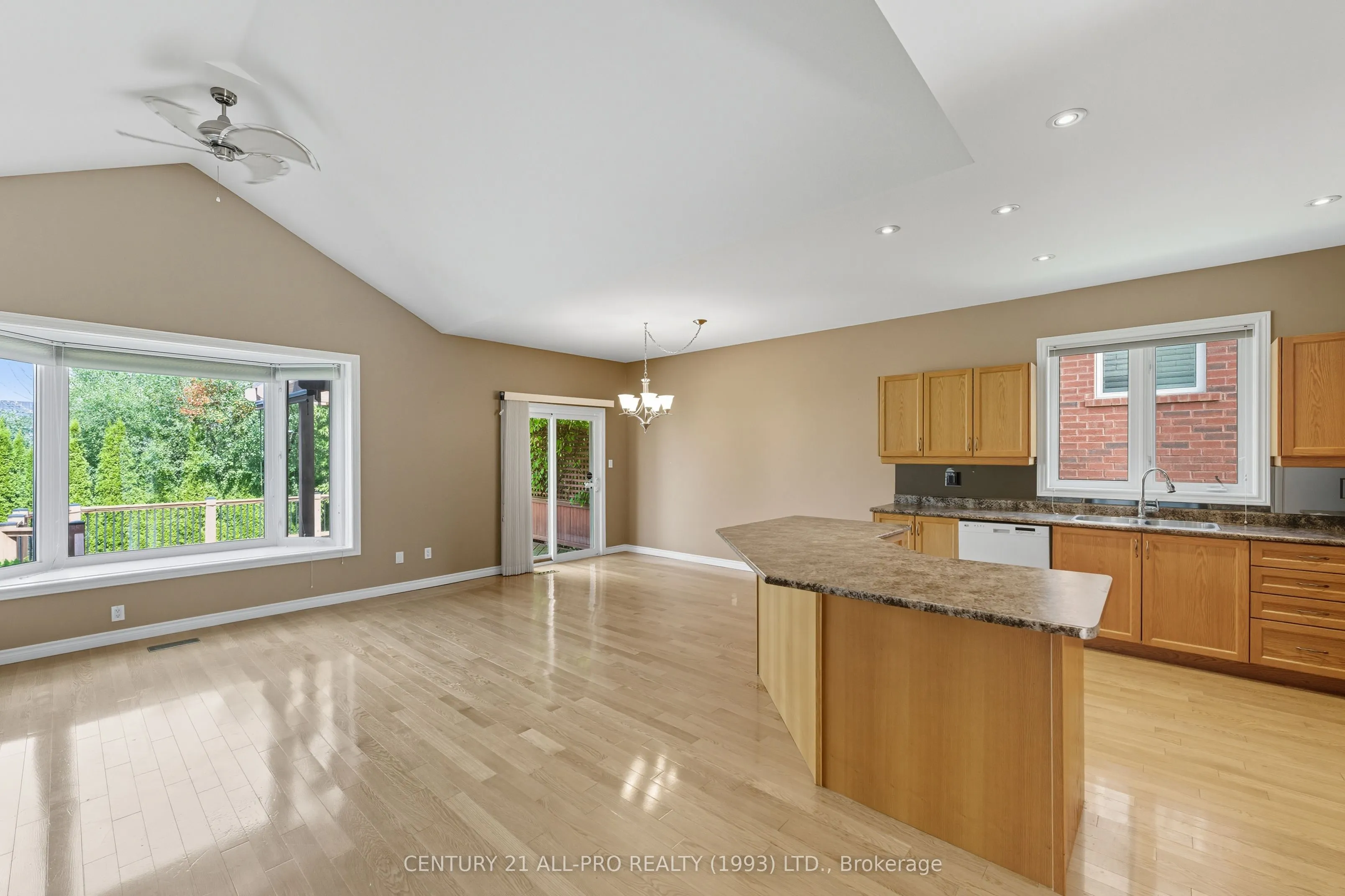 10 Ellis Crescent