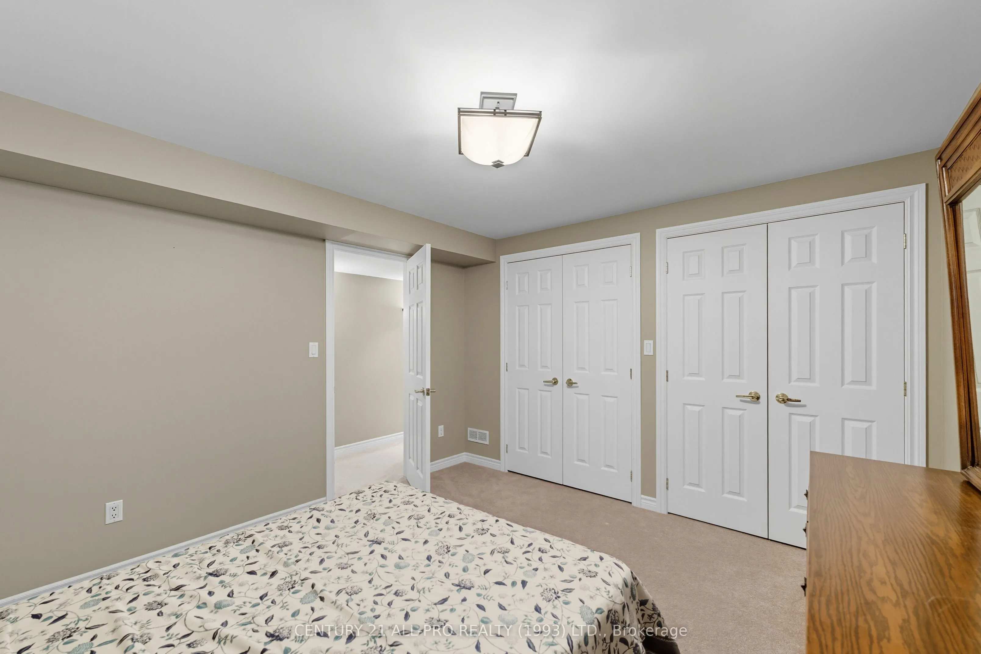 10 Ellis Crescent