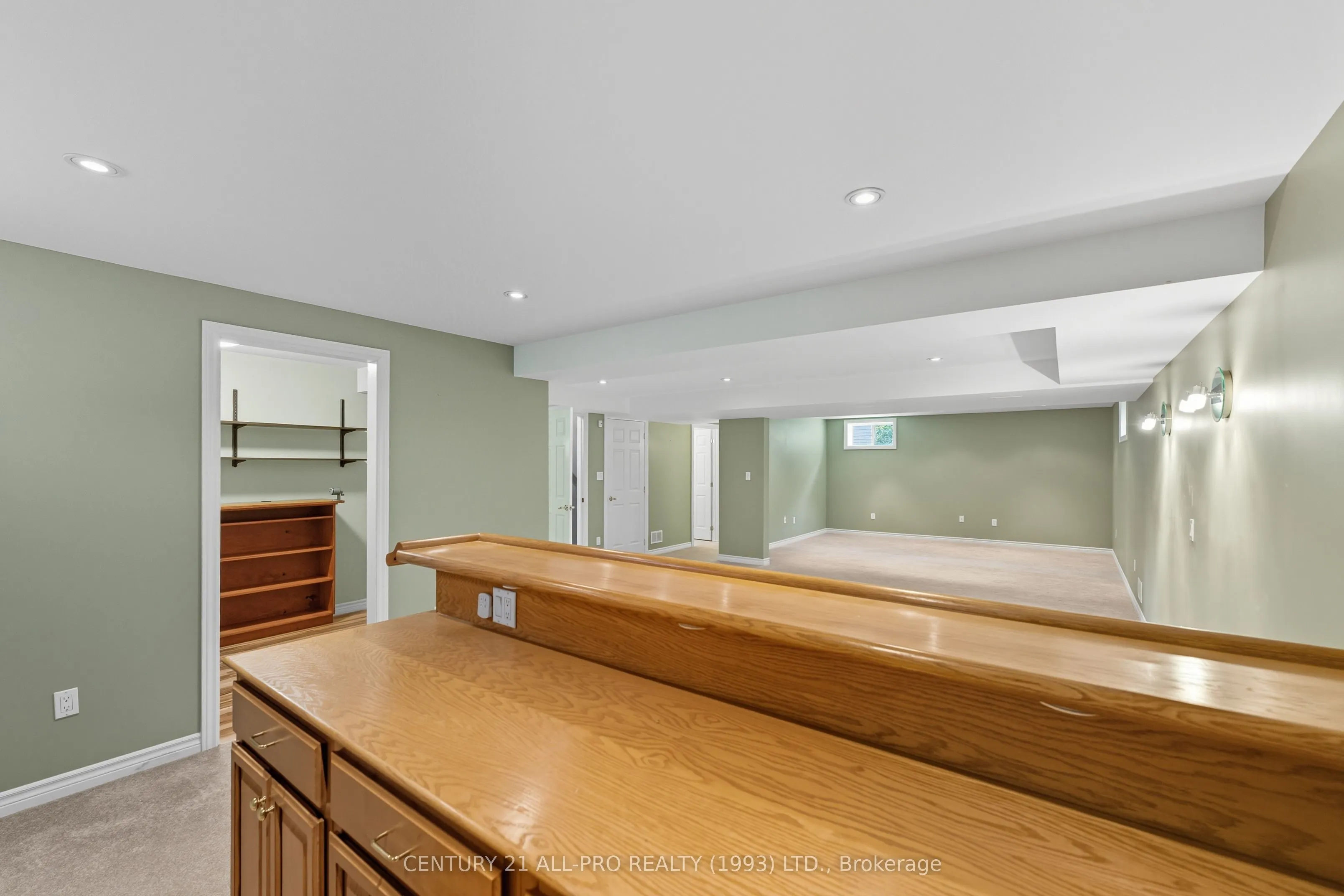 10 Ellis Crescent