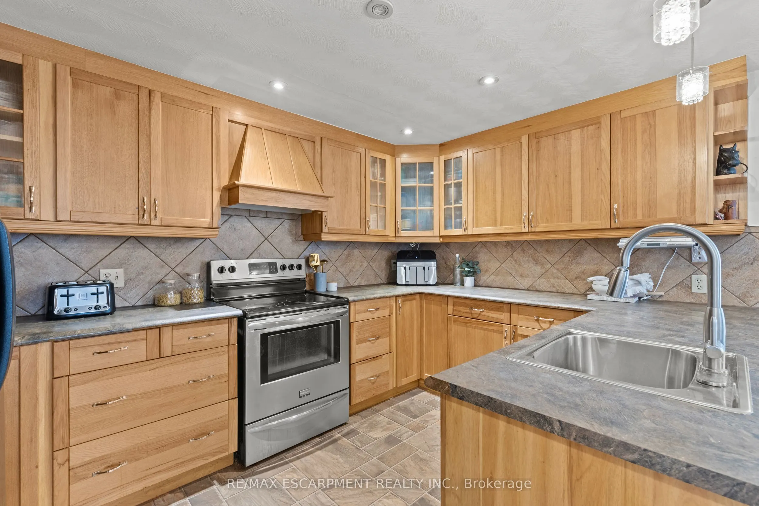 15 Oak Avenue, #A