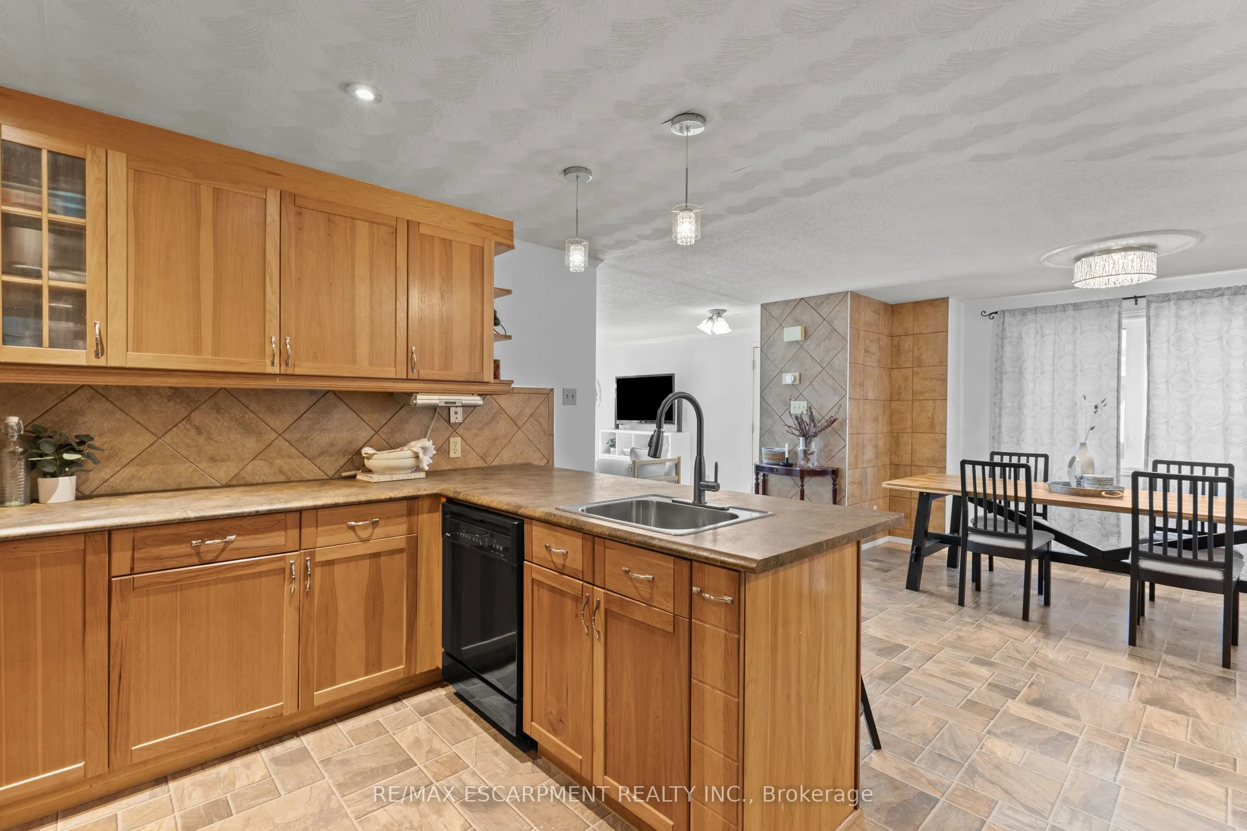 15 Oak Avenue, #A