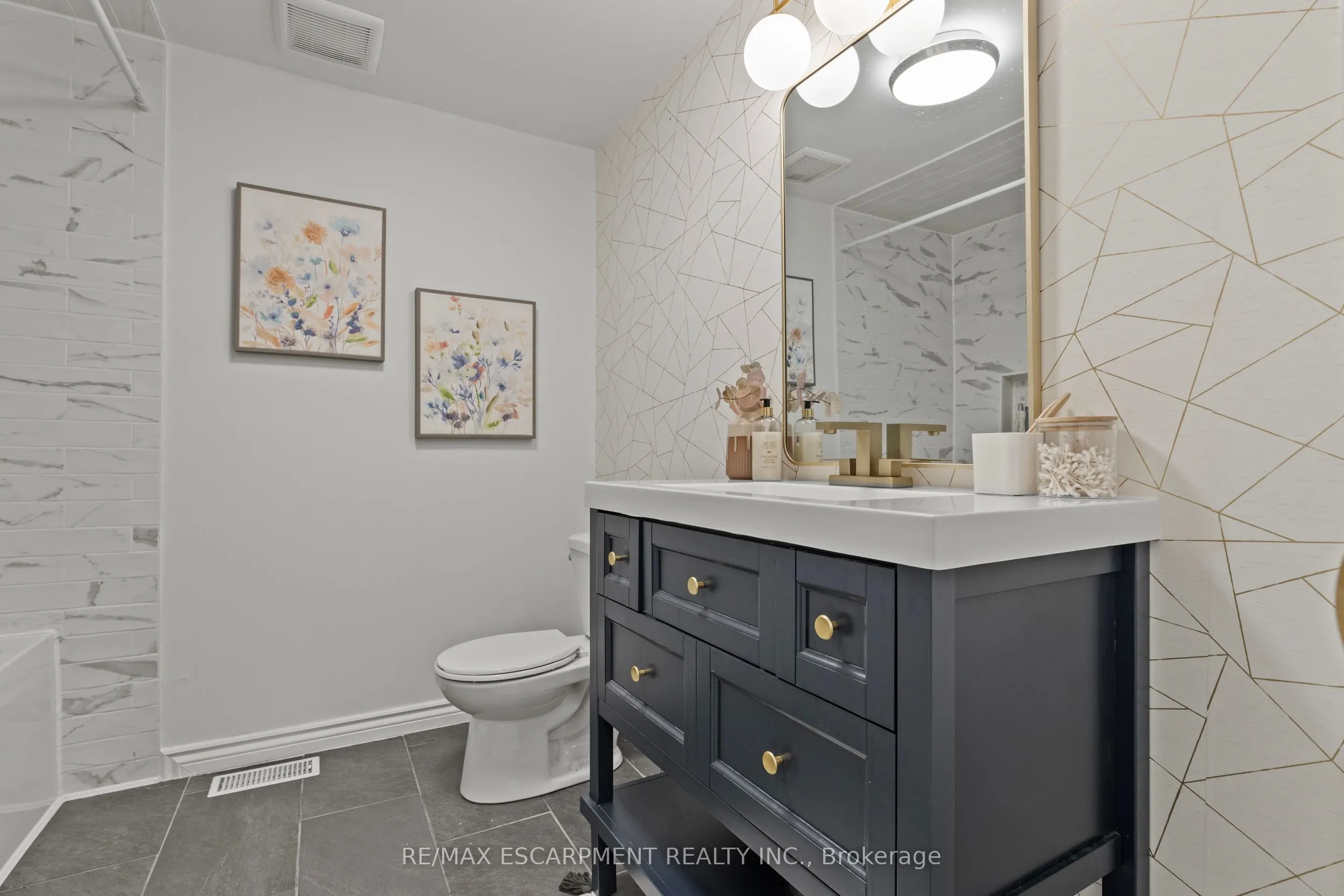 15 Oak Avenue, #A