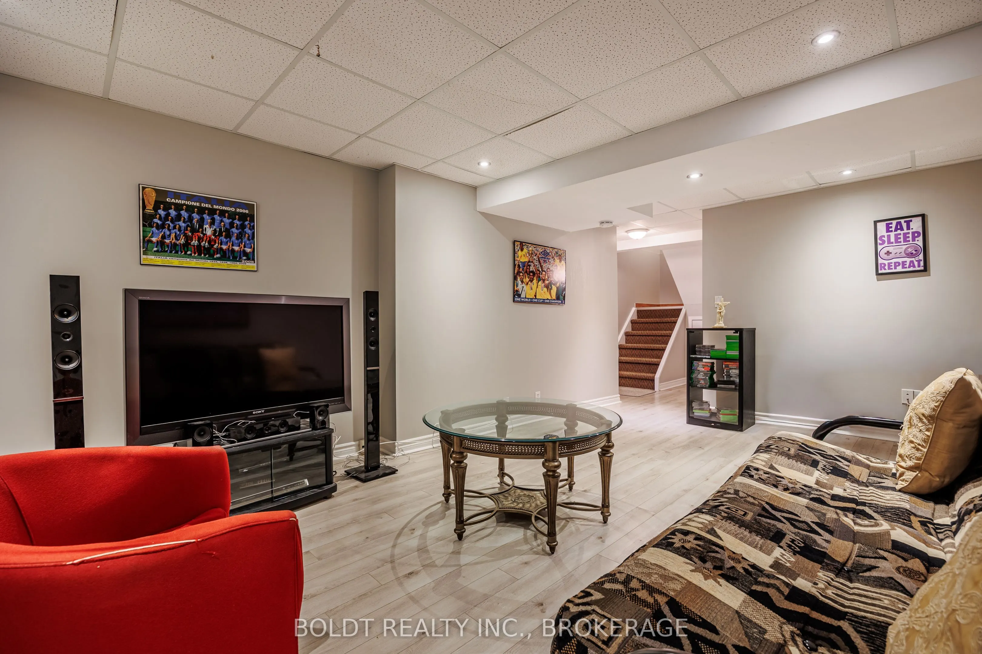 302 Vine Street, #27