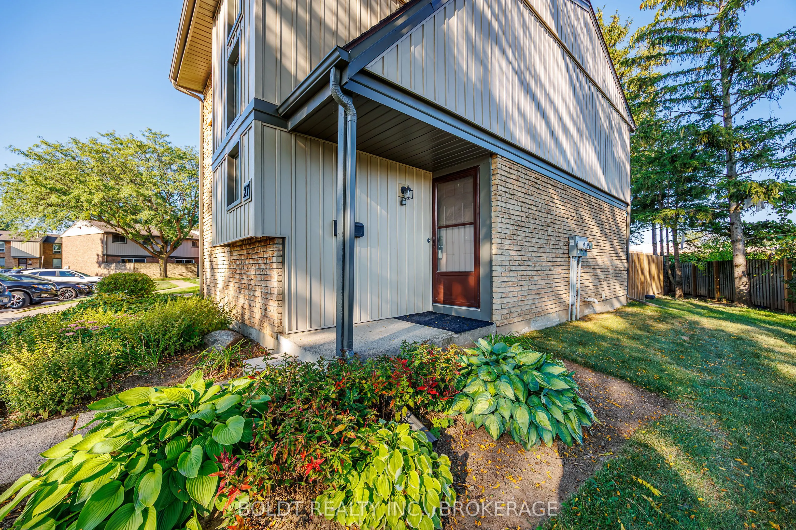 302 Vine Street, #27
