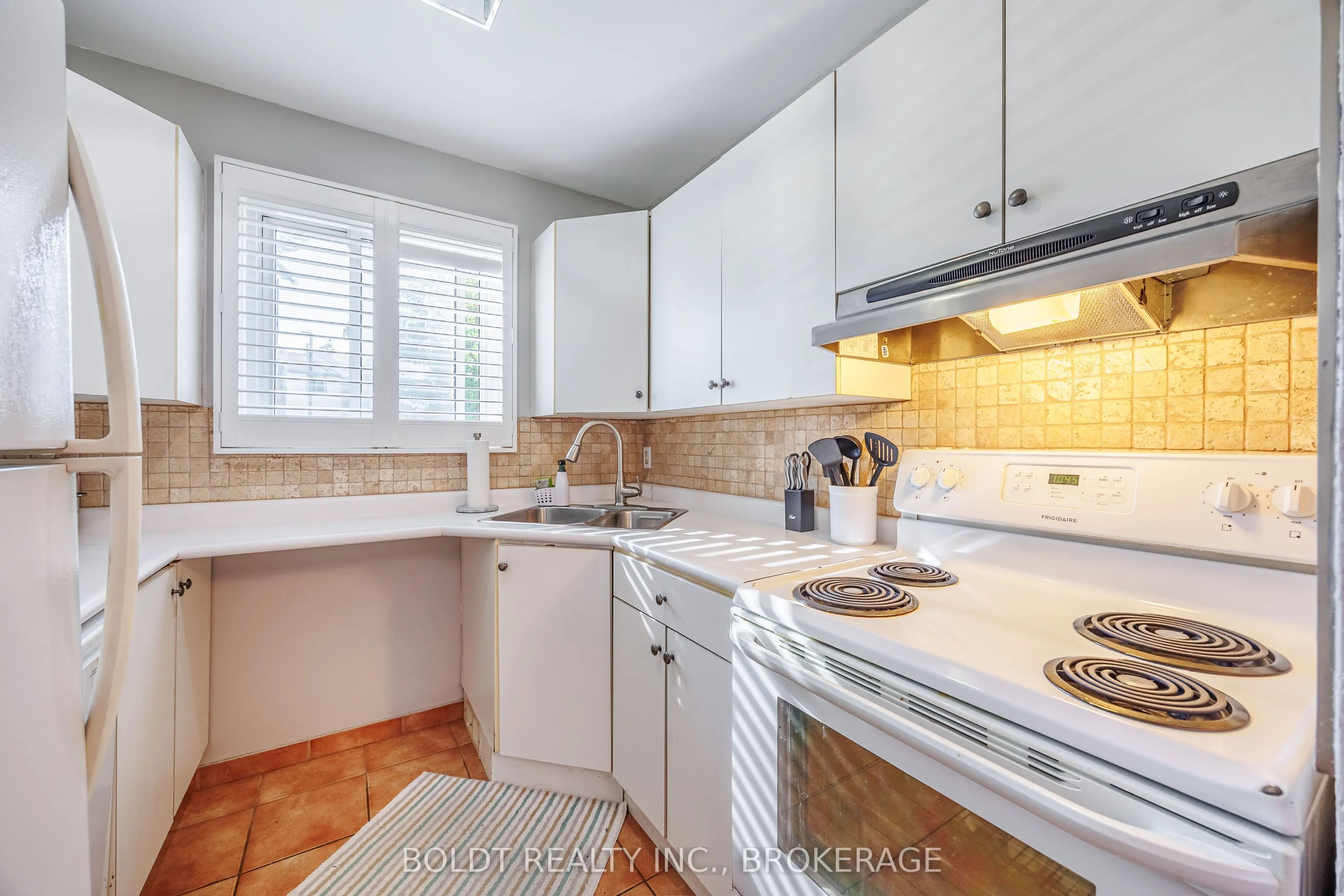 302 Vine Street, #27