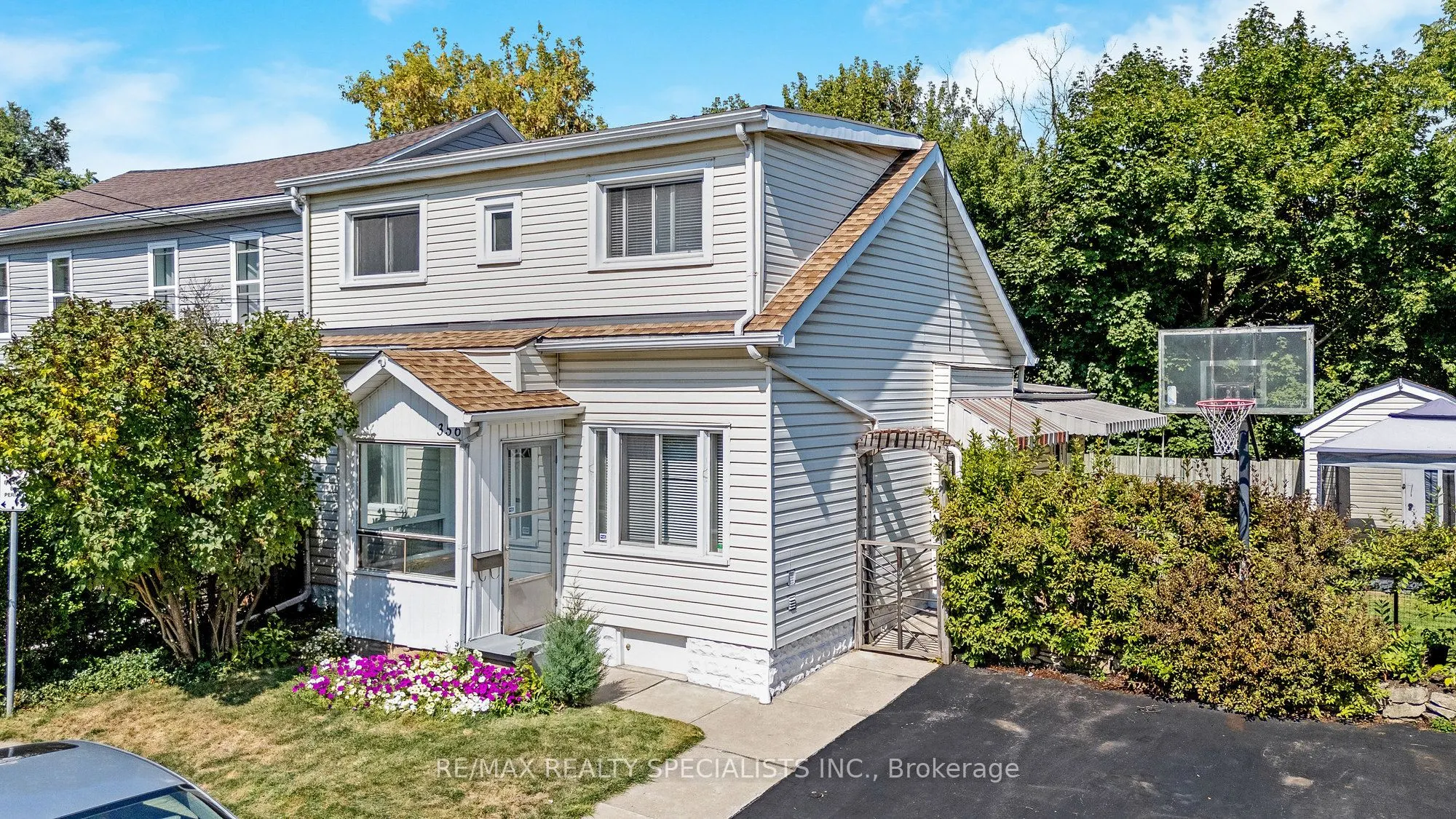 356 Hunter Street W