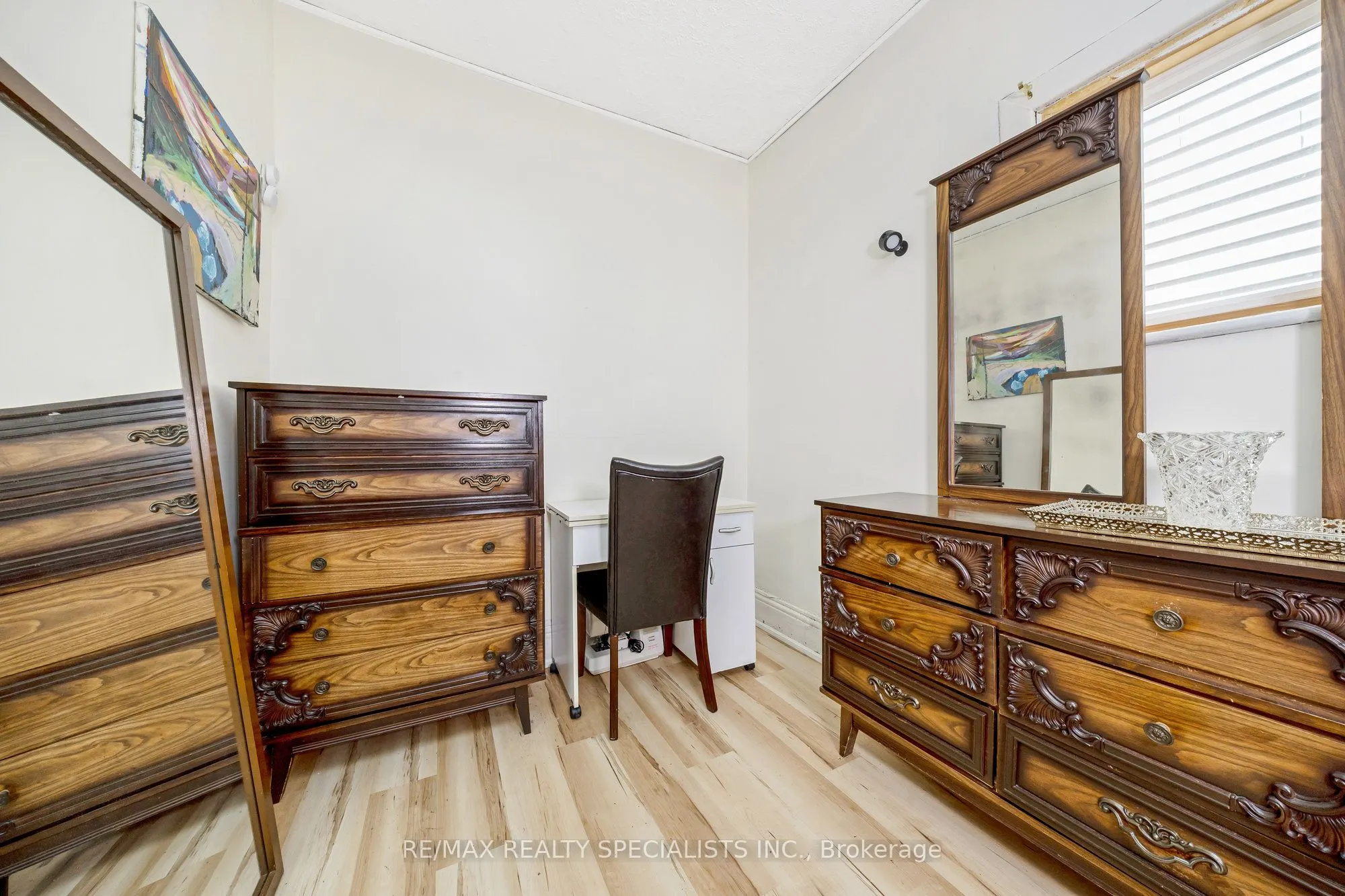 356 Hunter Street W