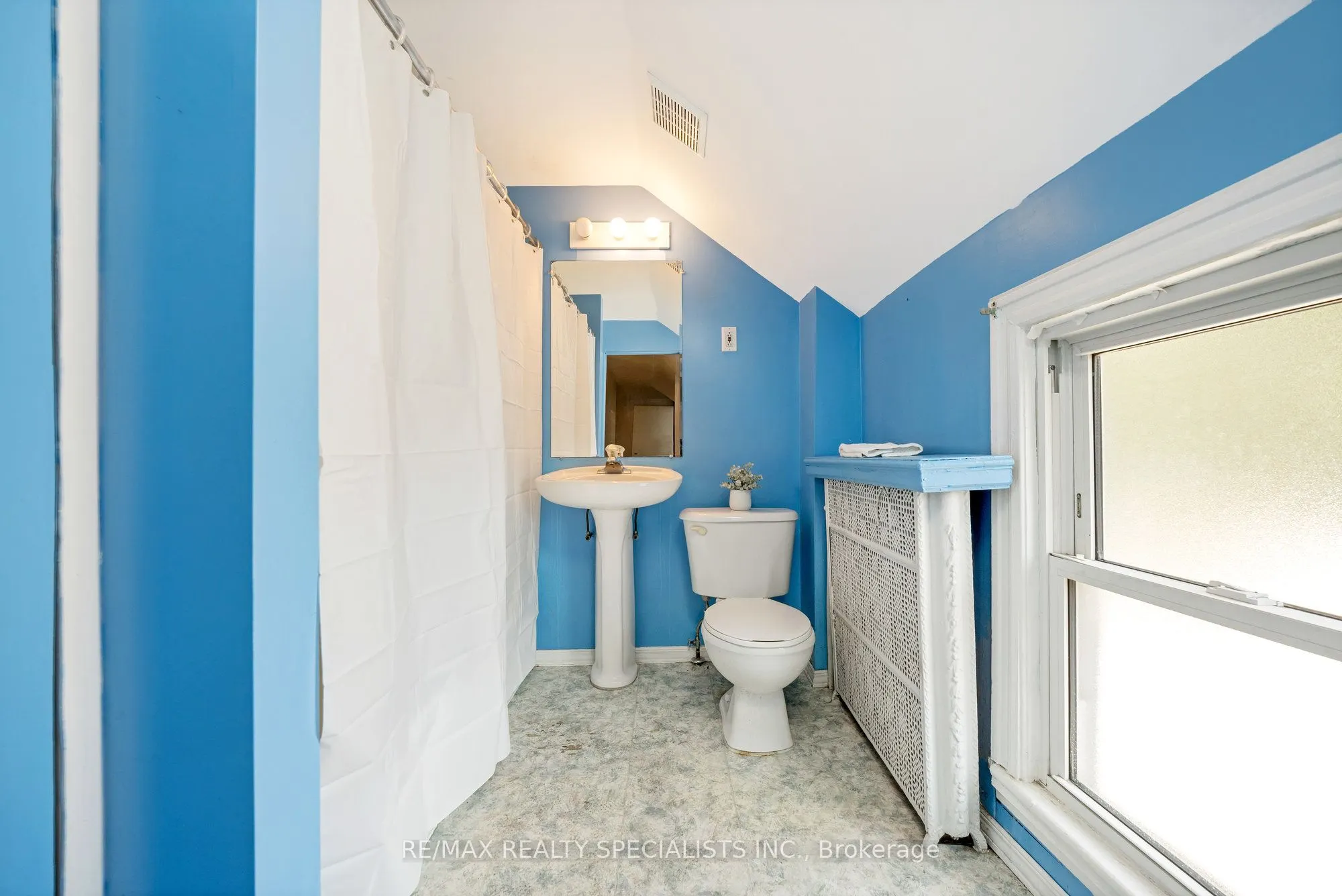 356 Hunter Street W