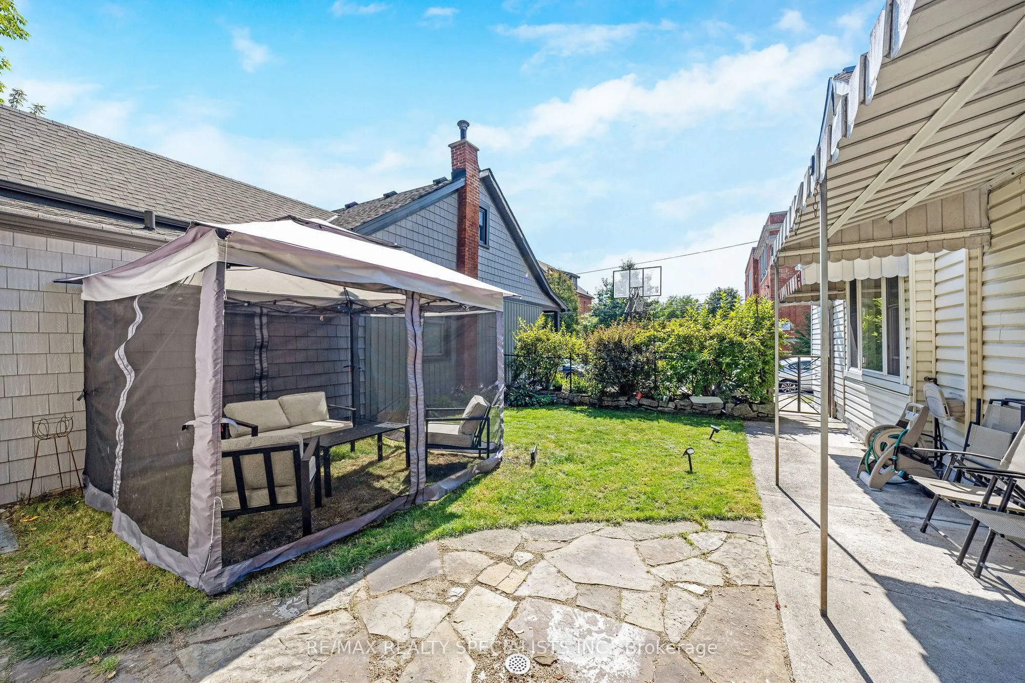 356 Hunter Street W