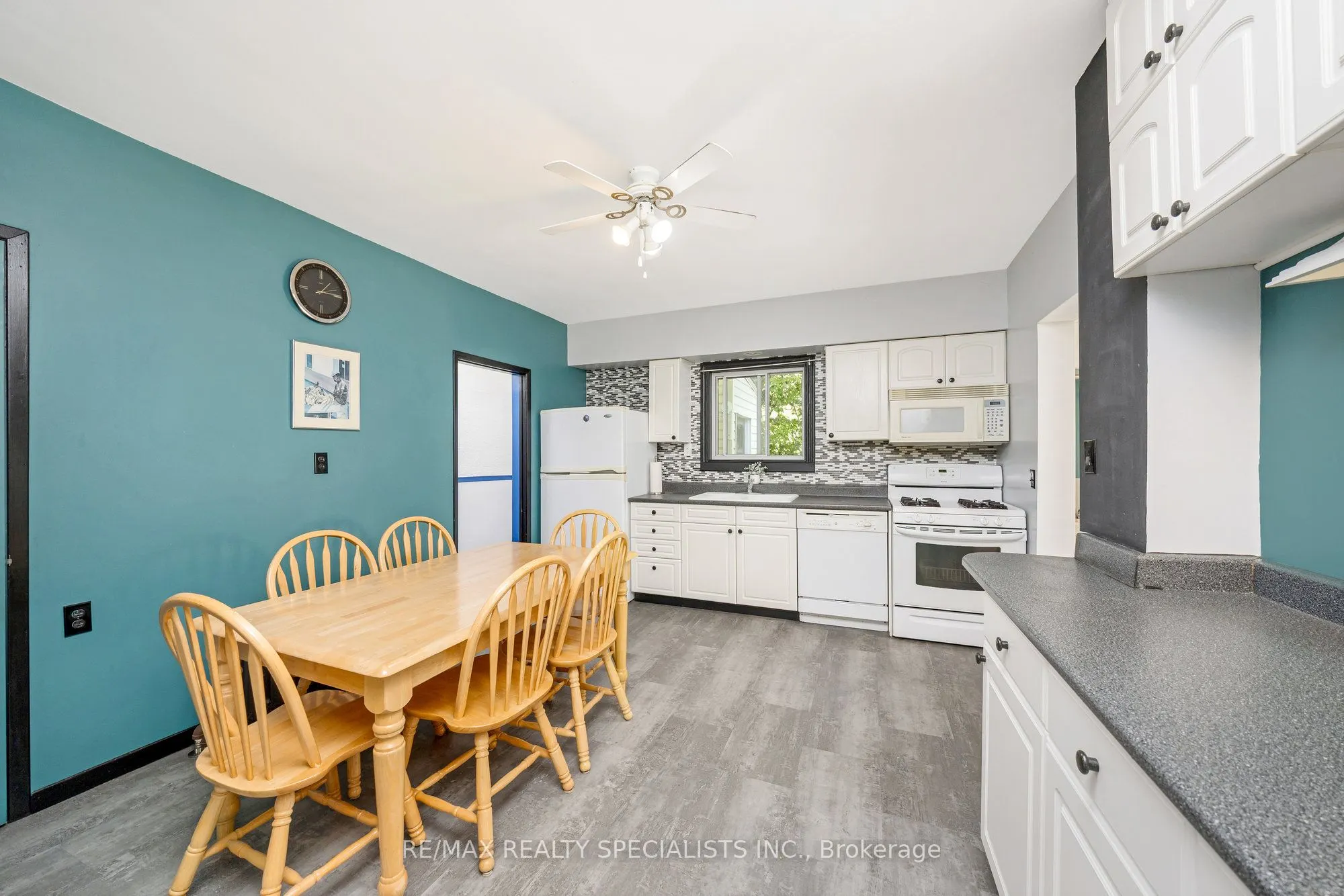 356 Hunter Street W