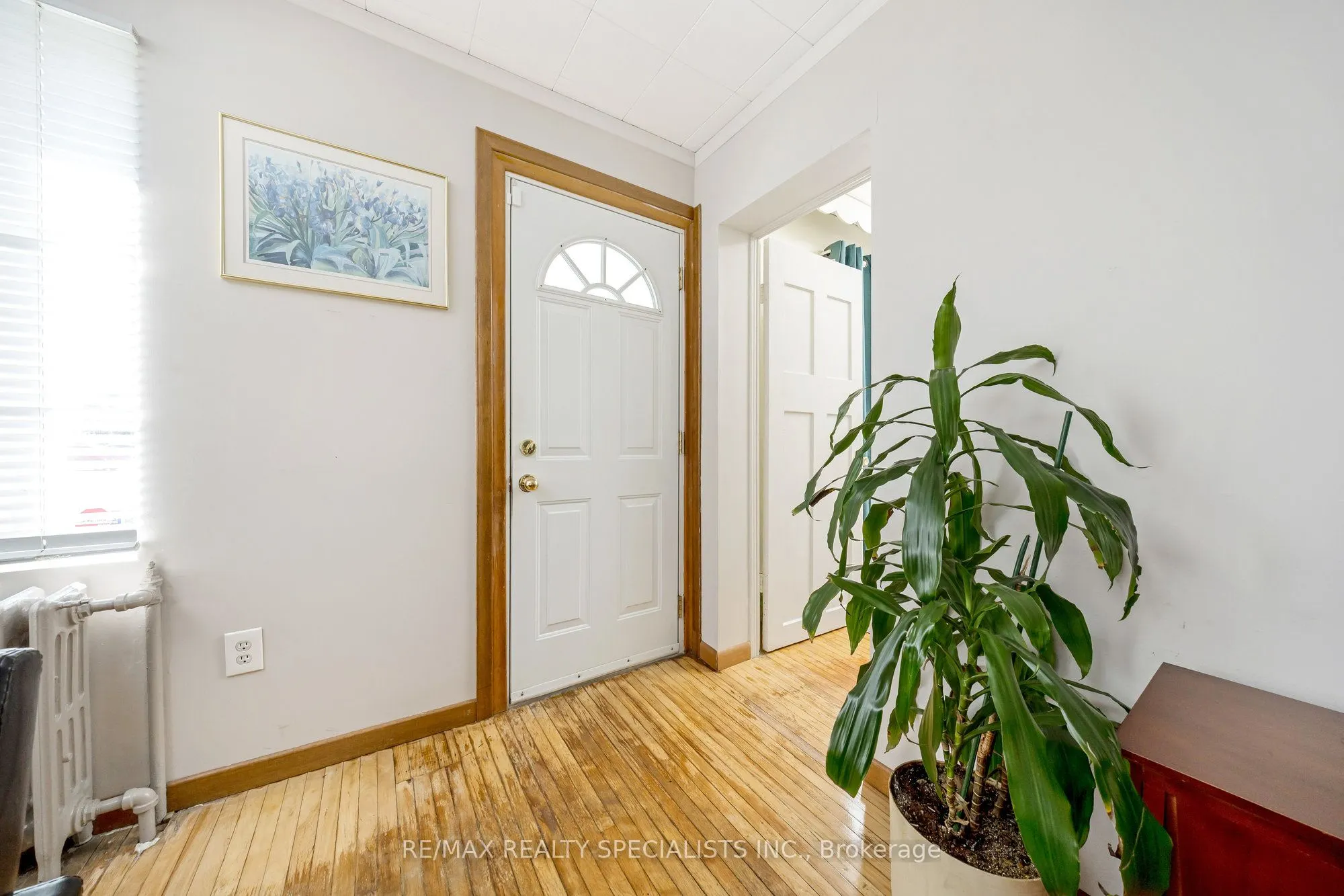 356 Hunter Street W