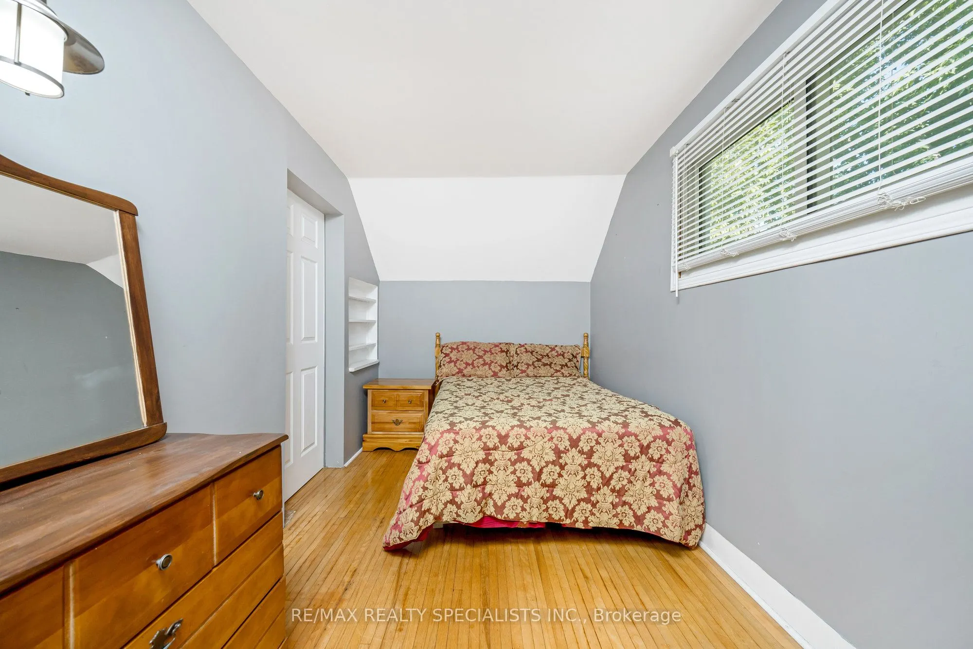 356 Hunter Street W