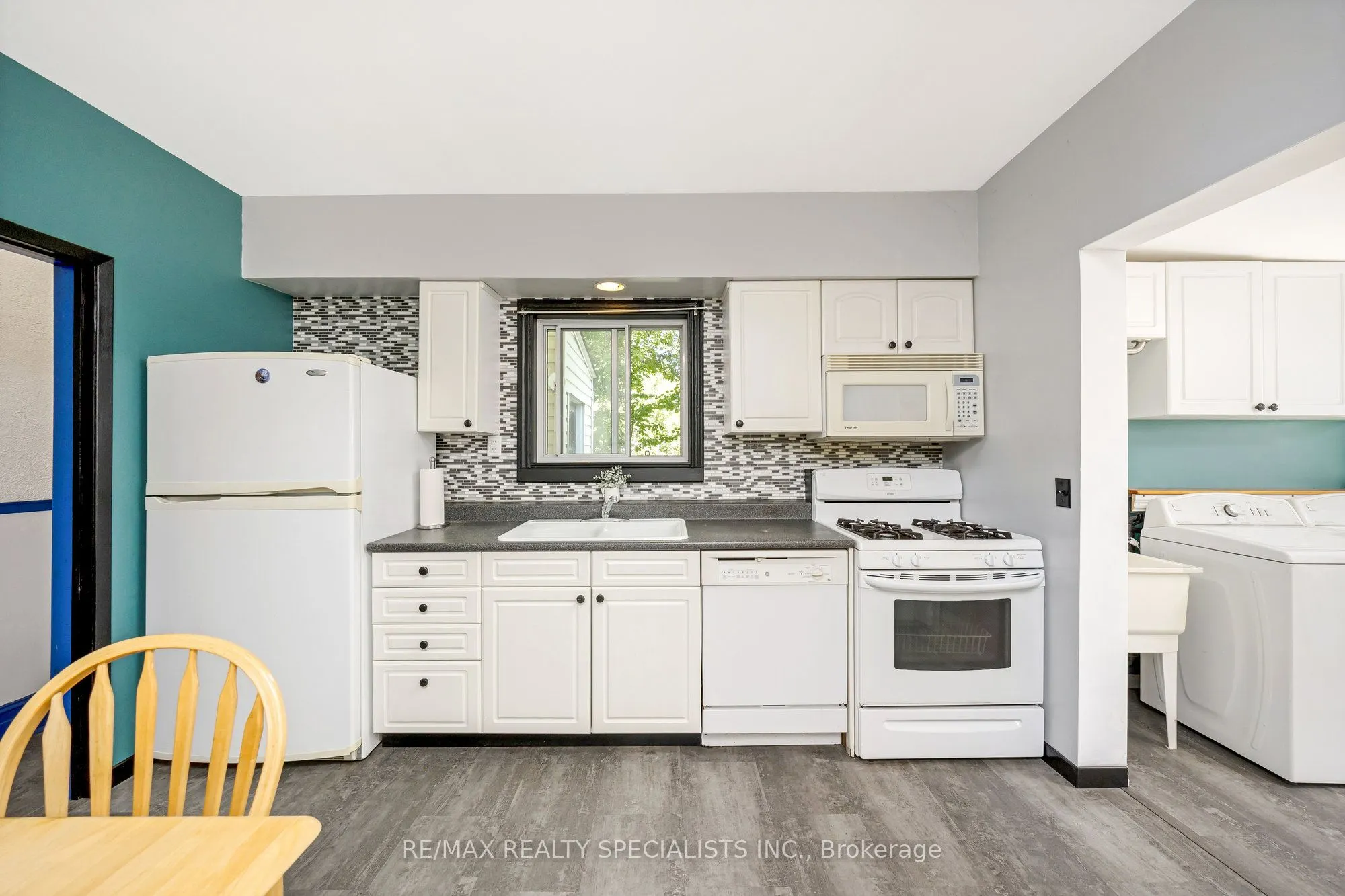 356 Hunter Street W