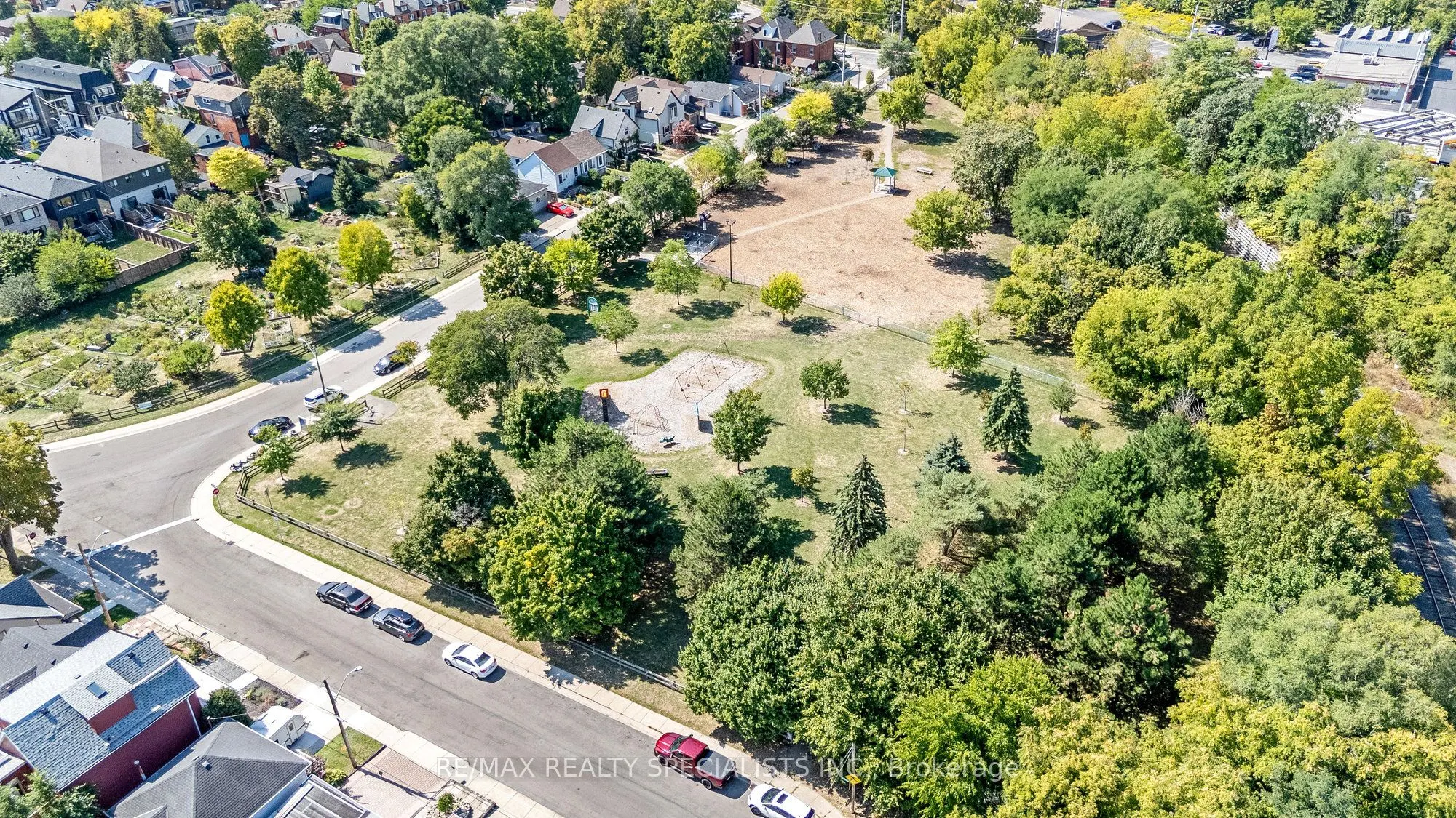 356 Hunter Street W