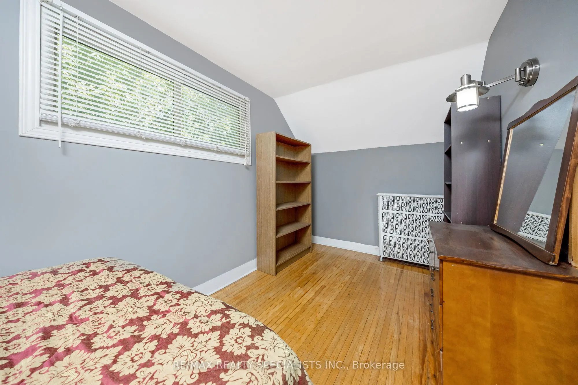 356 Hunter Street W