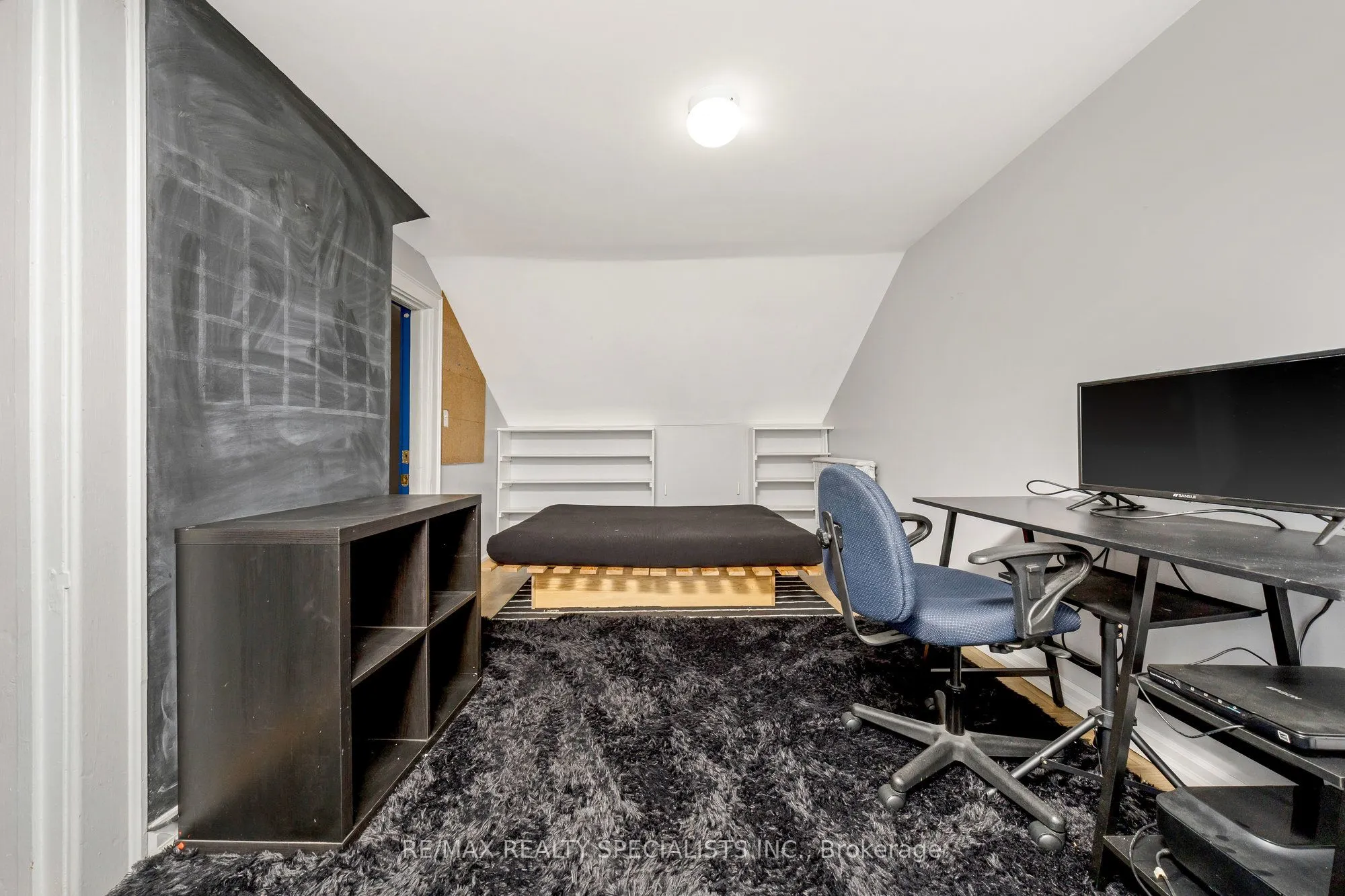 356 Hunter Street W