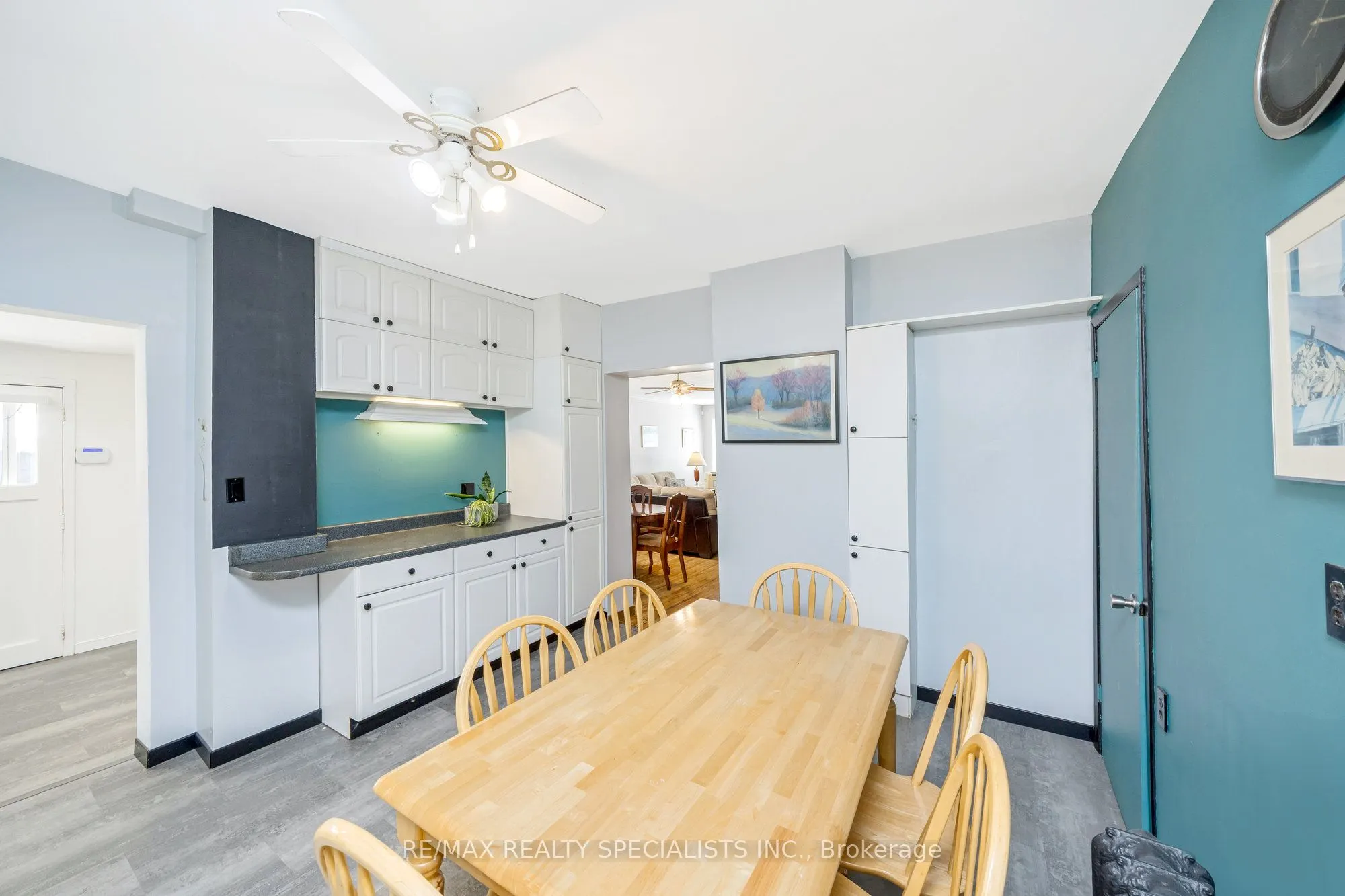 356 Hunter Street W