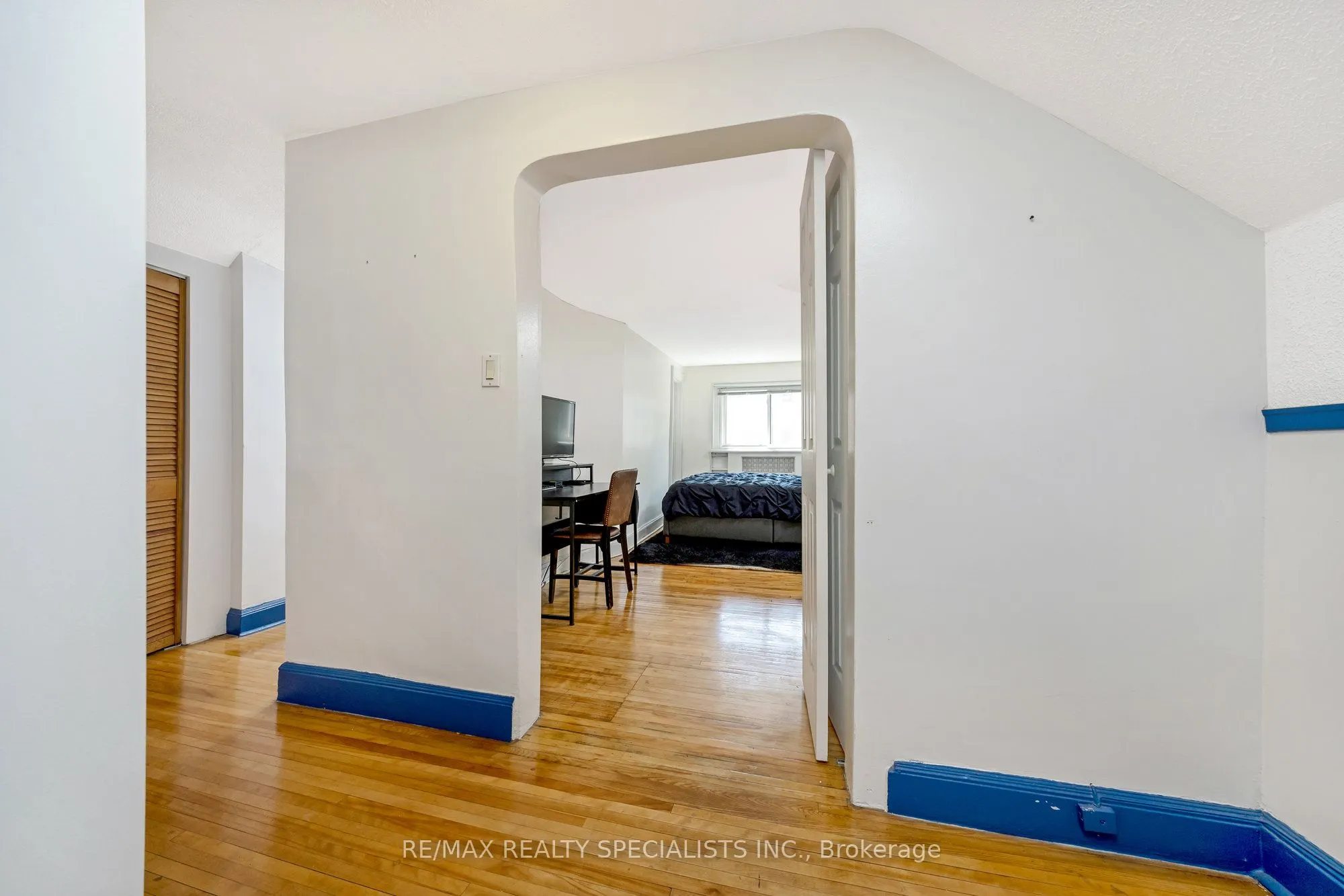 356 Hunter Street W
