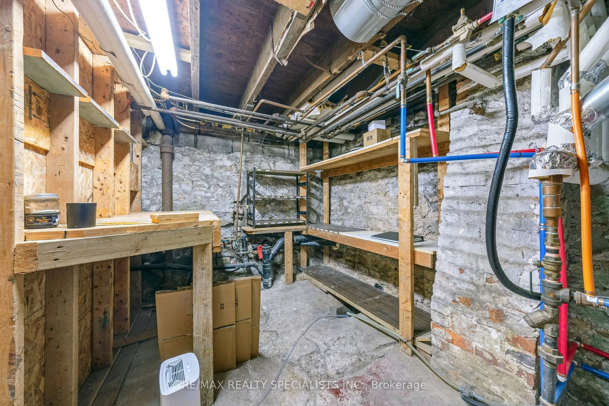 356 Hunter Street W
