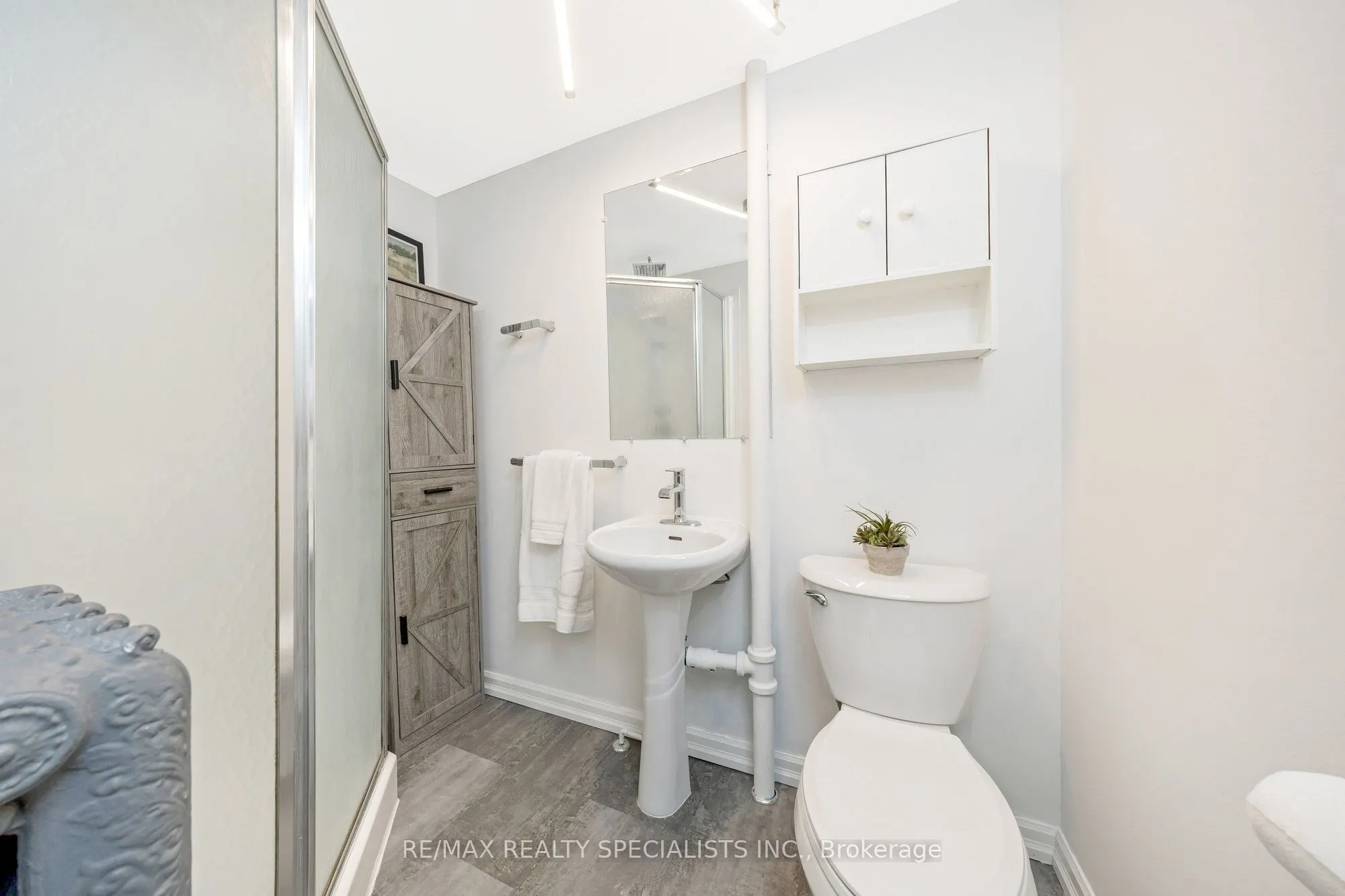356 Hunter Street W