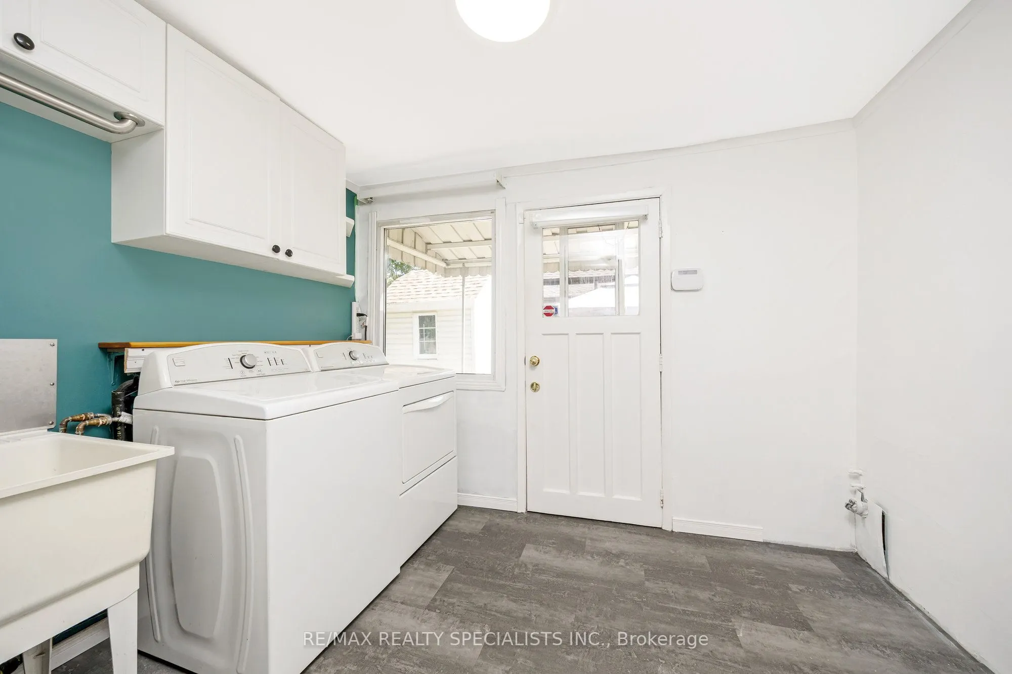 356 Hunter Street W