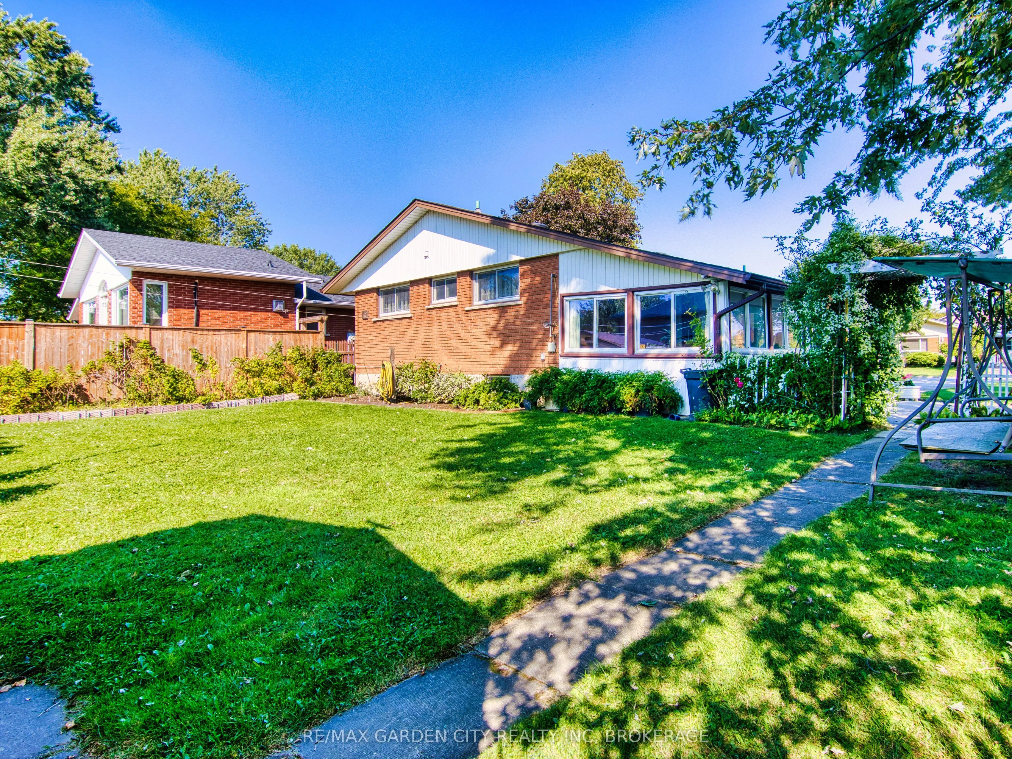 4095 Montcalm Crescent