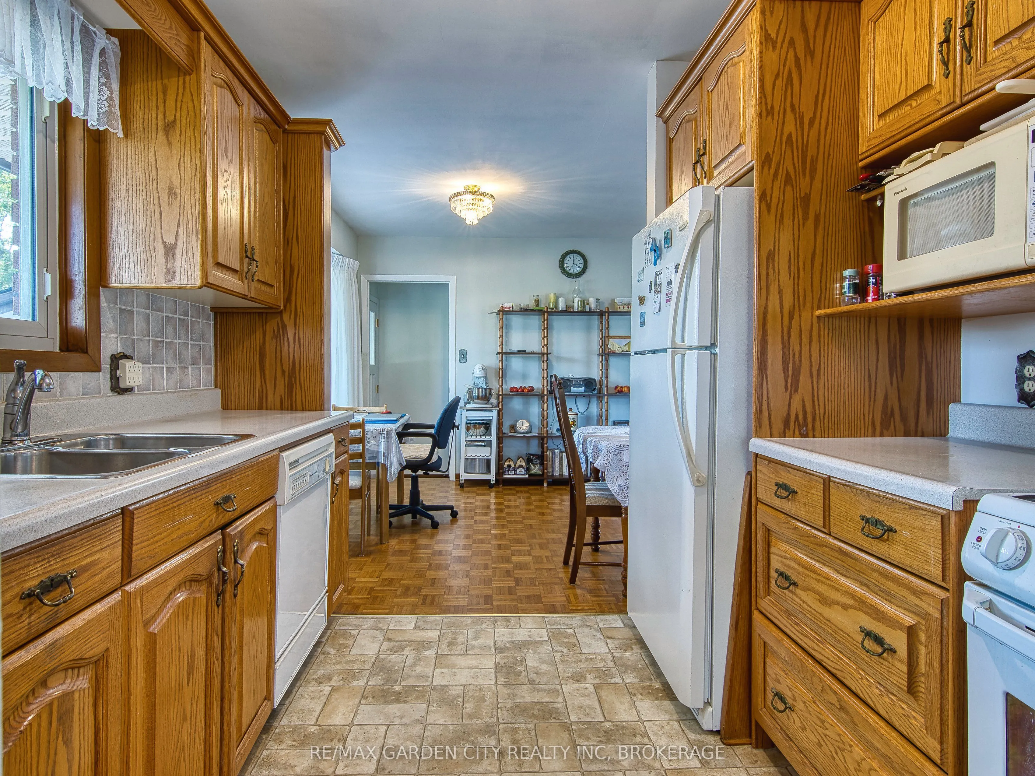 4095 Montcalm Crescent
