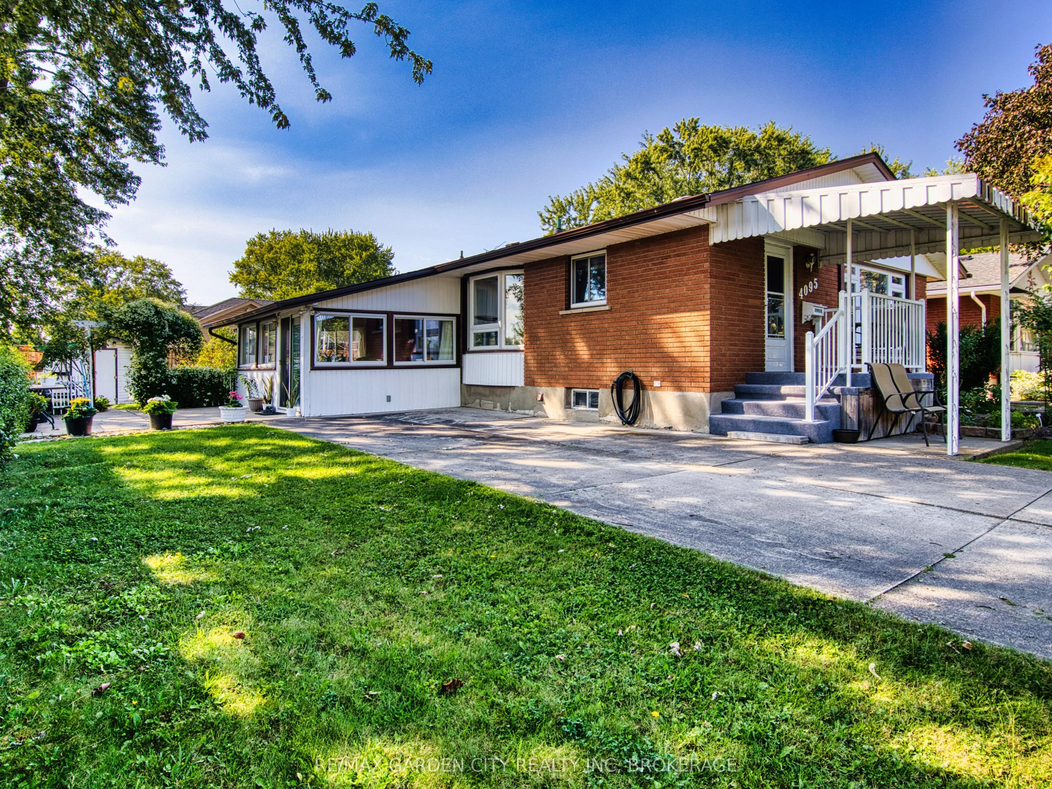 4095 Montcalm Crescent