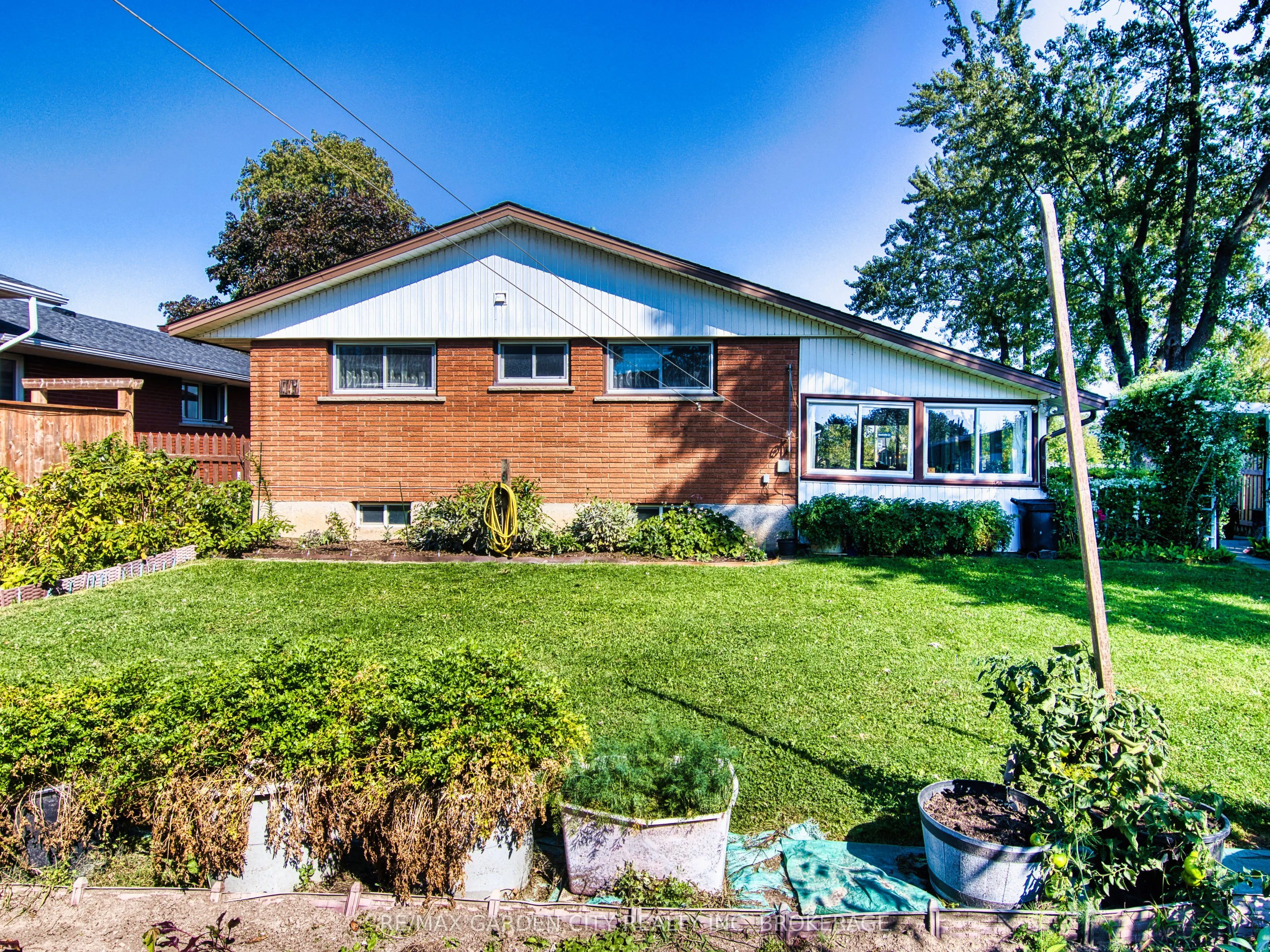 4095 Montcalm Crescent