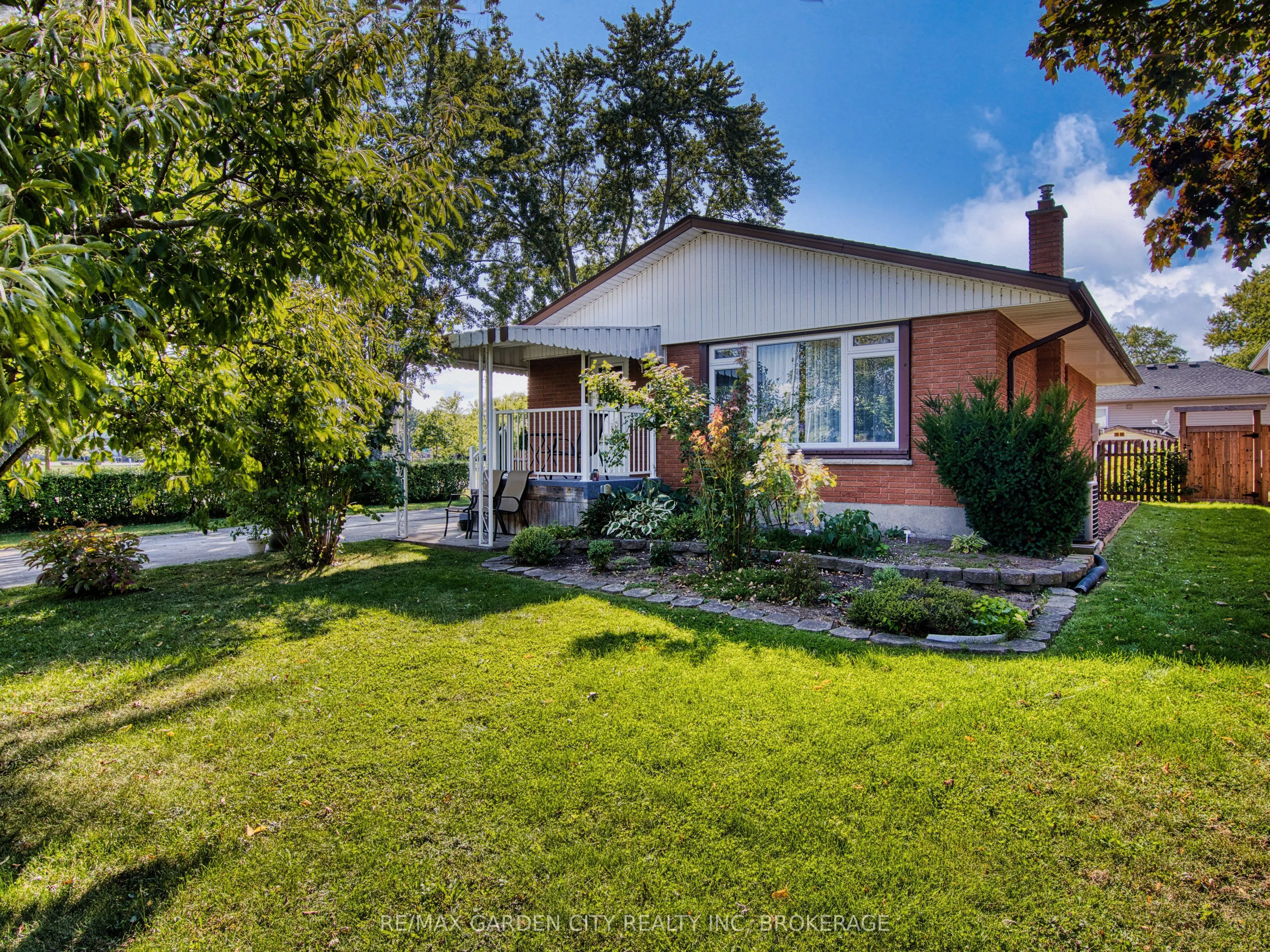 4095 Montcalm Crescent