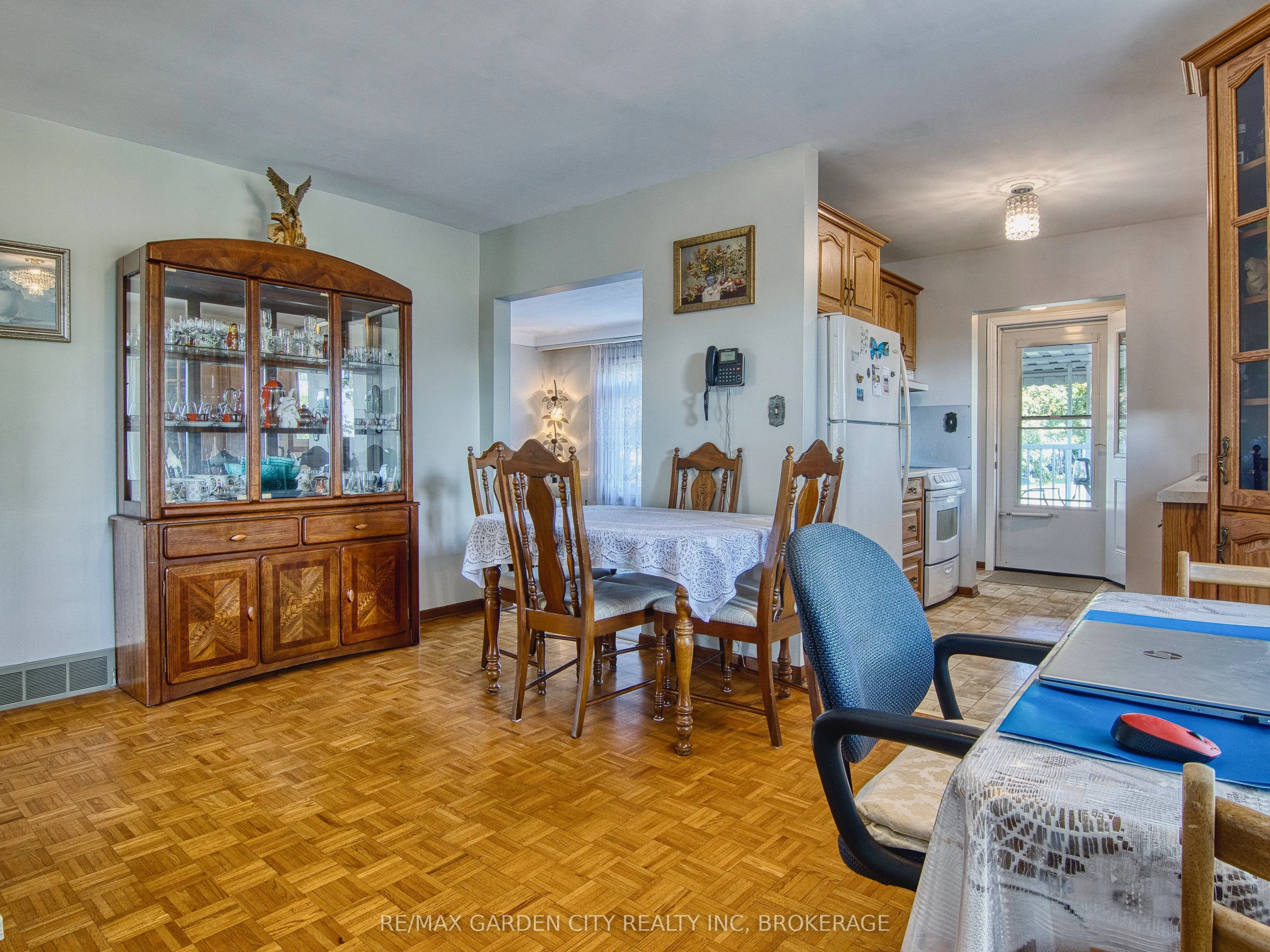 4095 Montcalm Crescent
