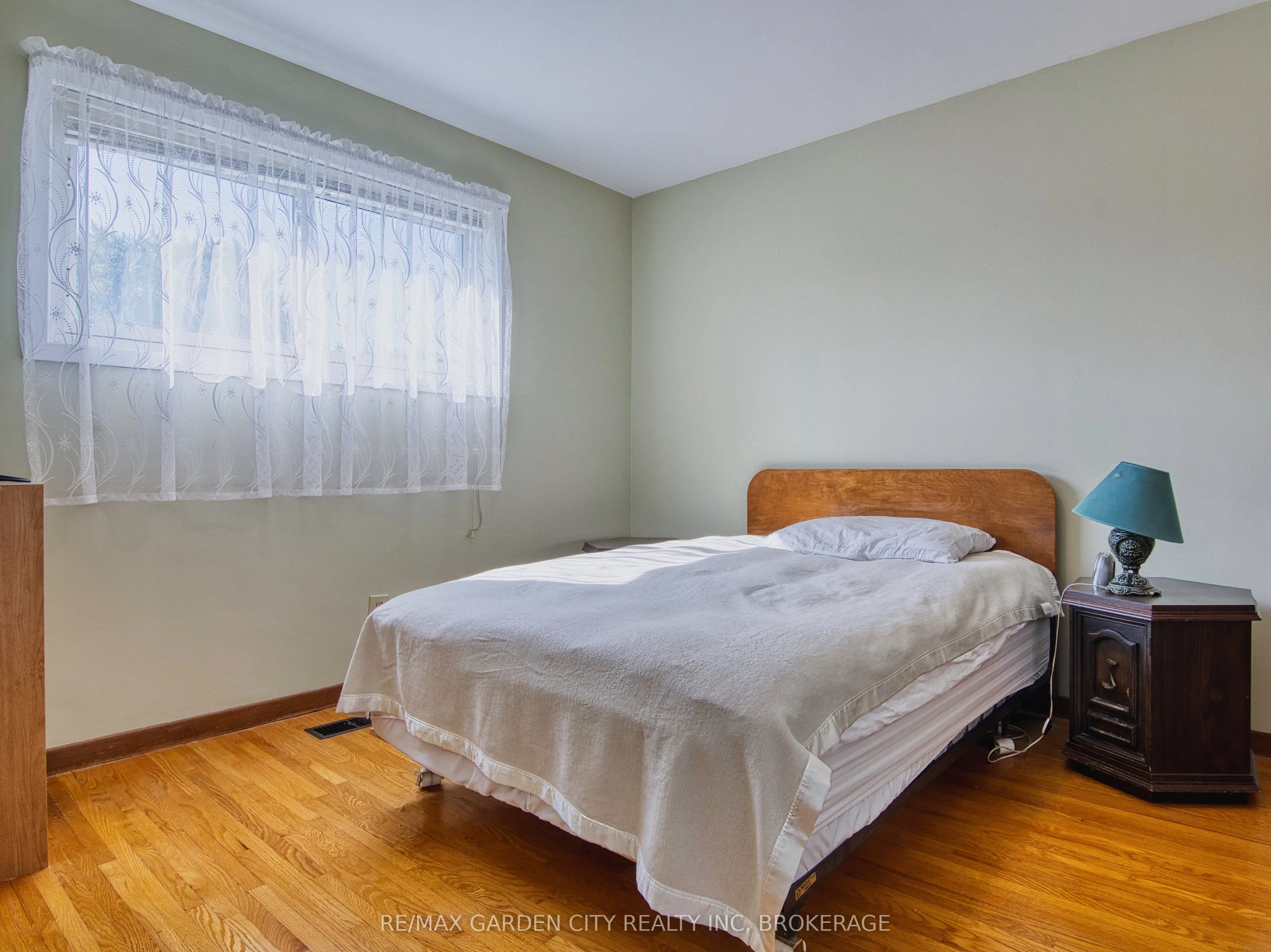 4095 Montcalm Crescent