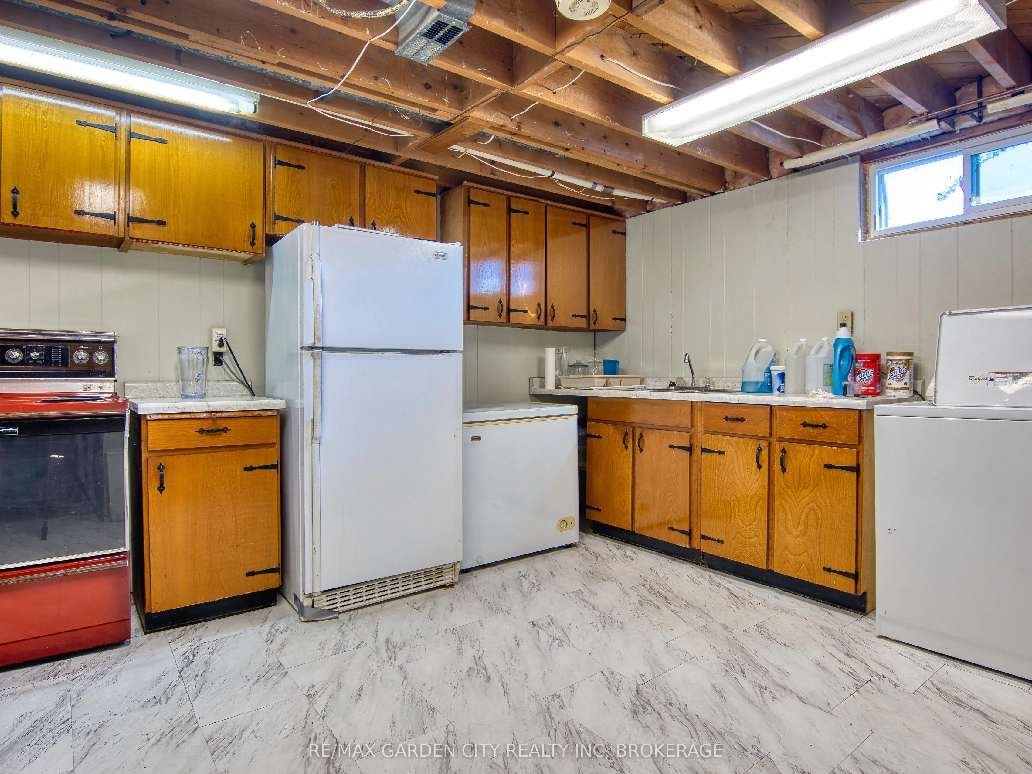 4095 Montcalm Crescent
