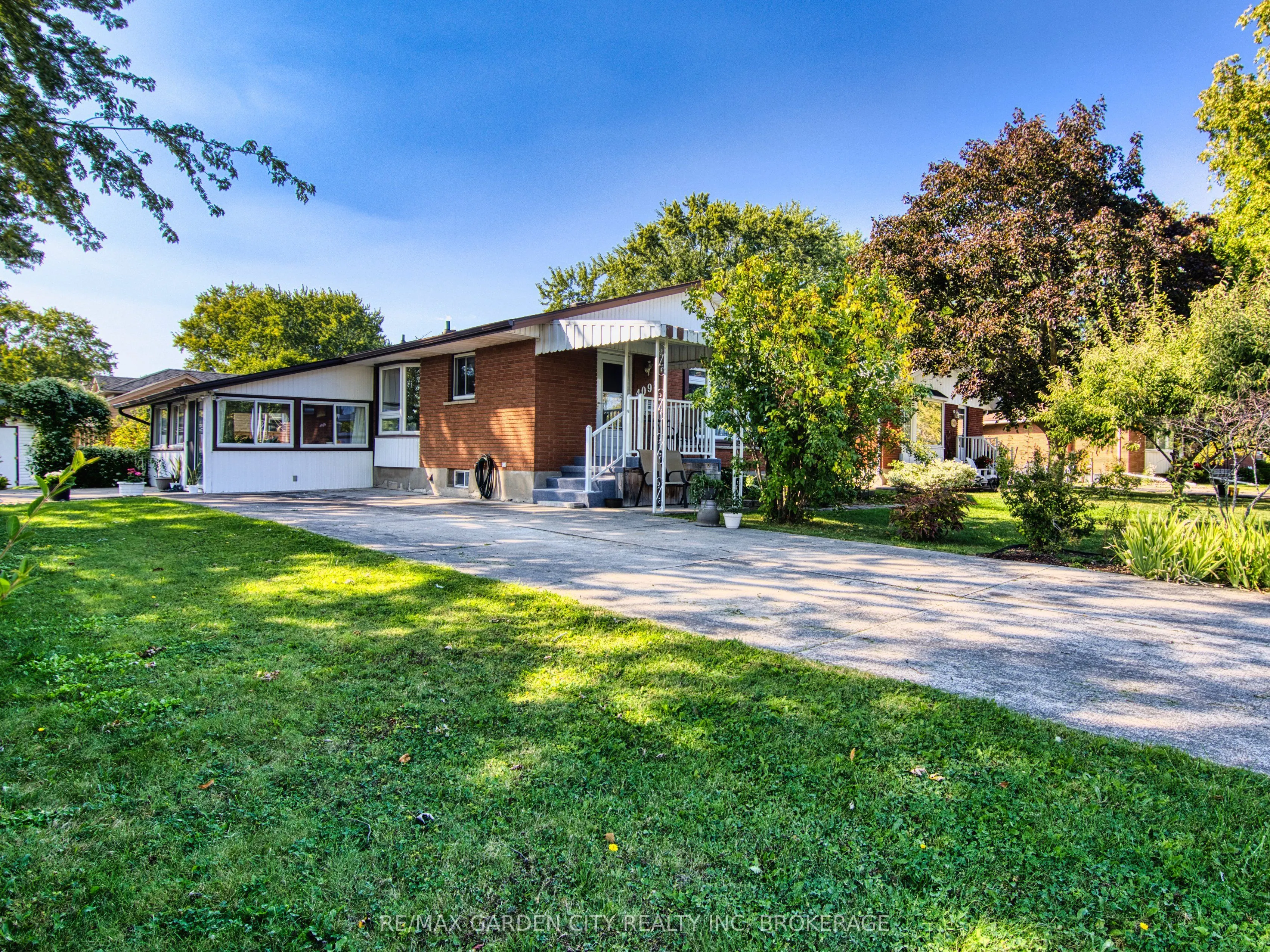4095 Montcalm Crescent